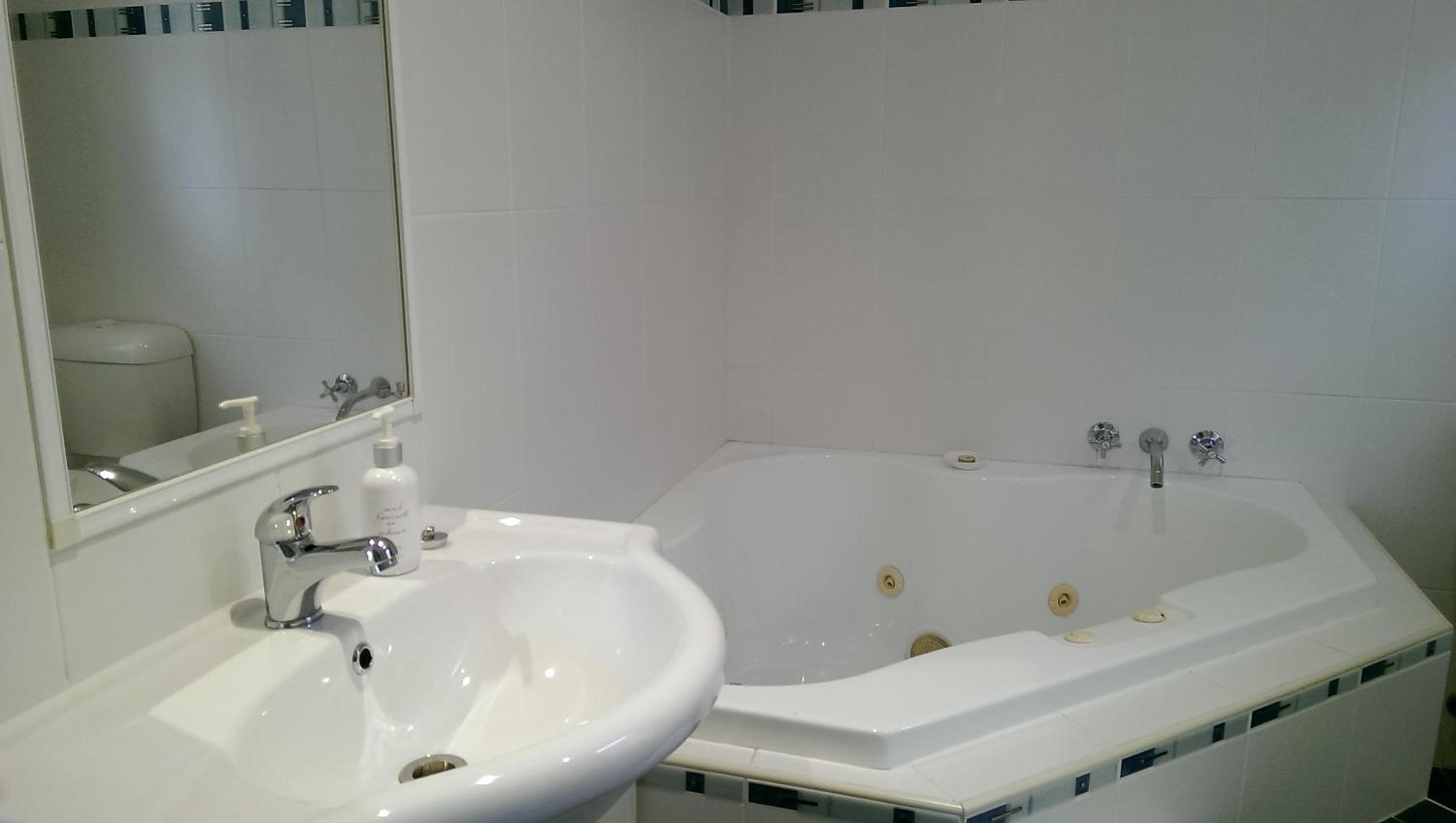 Tropical Coast Retreat - Pet Friendly - Adult only