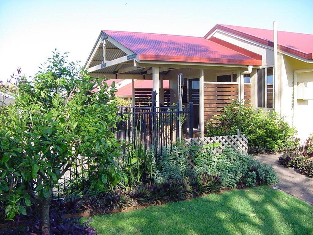 Tropical Coast Retreat - Pet Friendly - Adult only