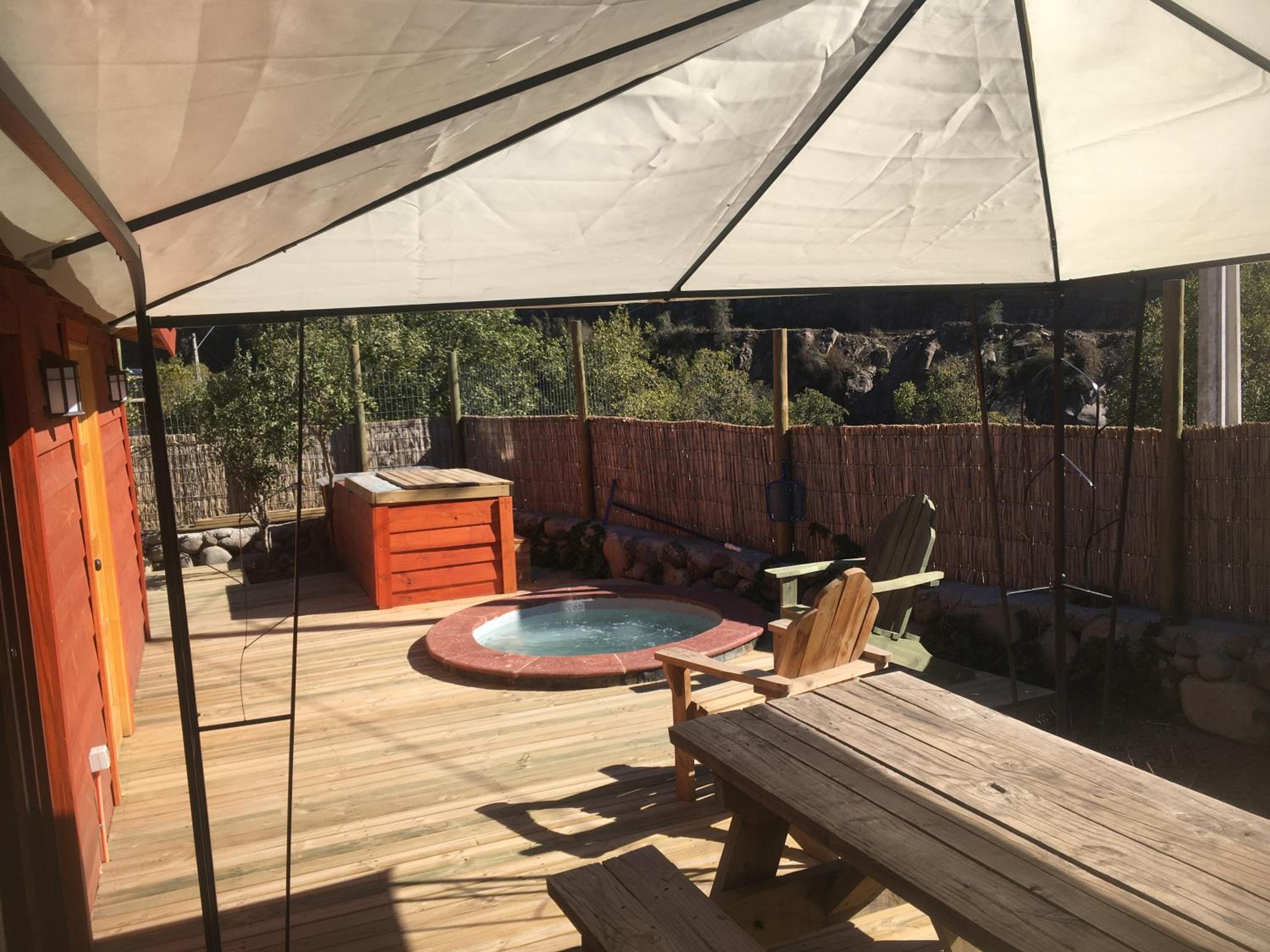 Los Quenes River Lodge