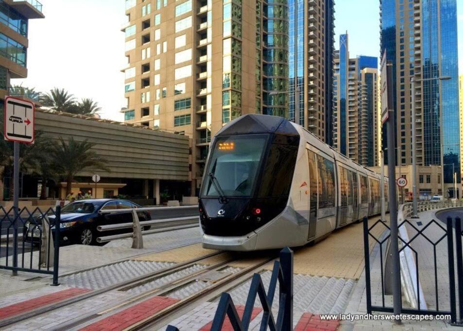 La Buena Vida Holiday Homes - Beach front very spacious, luxe and modern 3 bedroom with full kitchen in JBR , 3 min to the JBR beach Dubai Marina and Tram 