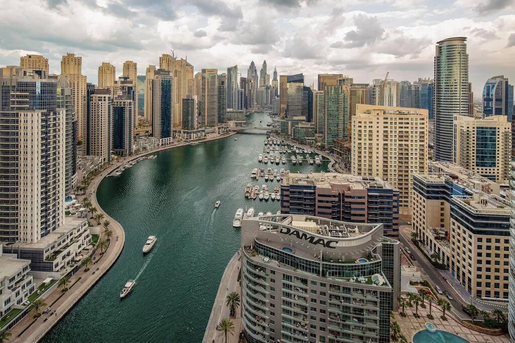 La Buena Vida Holiday Homes - Beach front very spacious, luxe and modern 3 bedroom with full kitchen in JBR , 3 min to the JBR beach Dubai Marina and Tram 