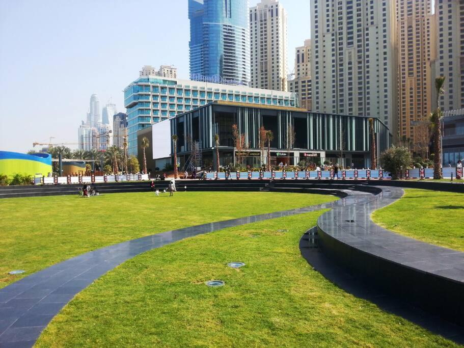 La Buena Vida Holiday Homes - Beach front very spacious, luxe and modern 3 bedroom with full kitchen in JBR , 3 min to the JBR beach Dubai Marina and Tram 