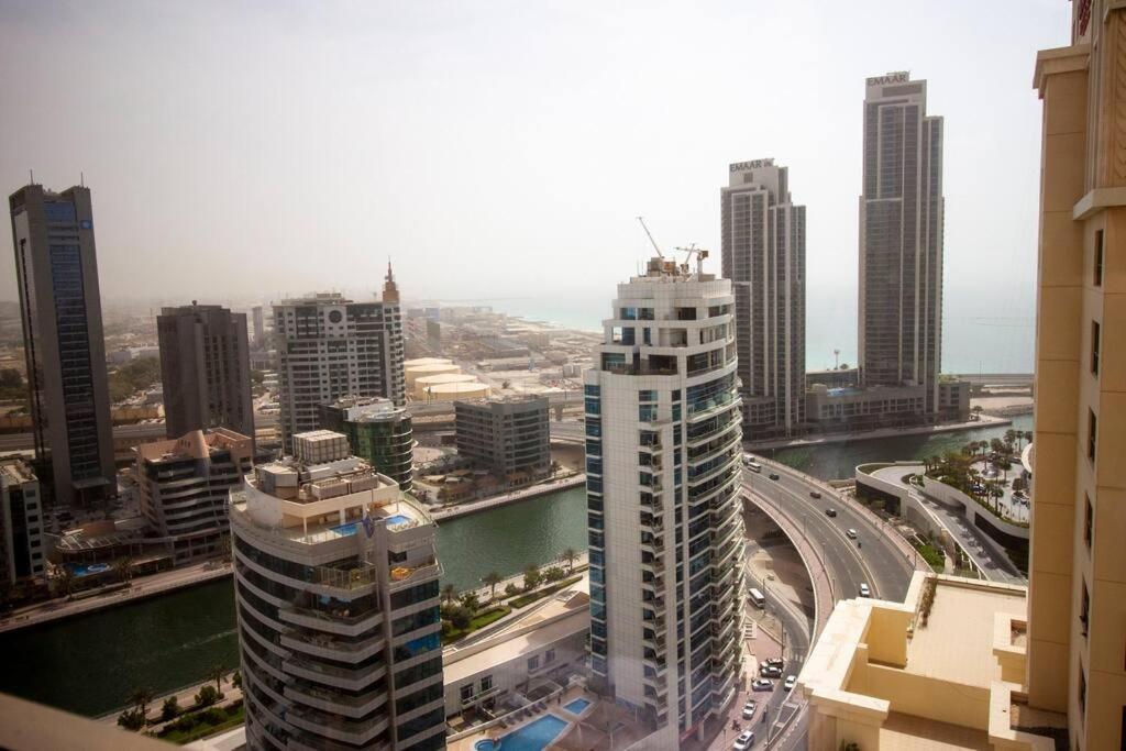 La Buena Vida Holiday Homes - Beach front very spacious, luxe and modern 3 bedroom with full kitchen in JBR , 3 min to the JBR beach Dubai Marina and Tram 