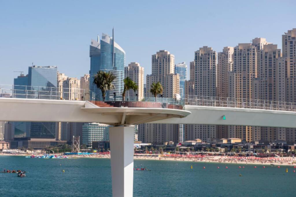 La Buena Vida Holiday Homes - Beach front very spacious, luxe and modern 3 bedroom with full kitchen in JBR , 3 min to the JBR beach Dubai Marina and Tram 