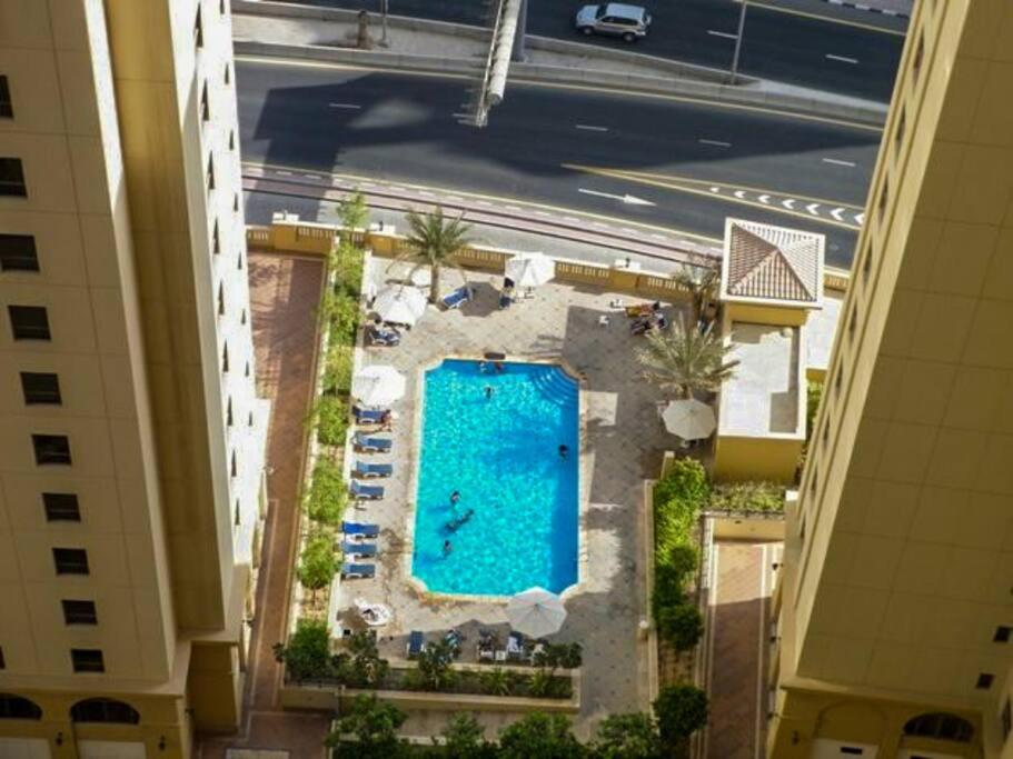 La Buena Vida Holiday Homes - Beach front very spacious, luxe and modern 3 bedroom with full kitchen in JBR , 3 min to the JBR beach Dubai Marina and Tram 