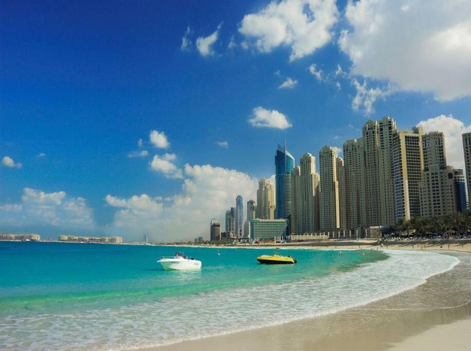 La Buena Vida Holiday Homes - Beach front very spacious, luxe and modern 3 bedroom with full kitchen in JBR , 3 min to the JBR beach Dubai Marina and Tram 