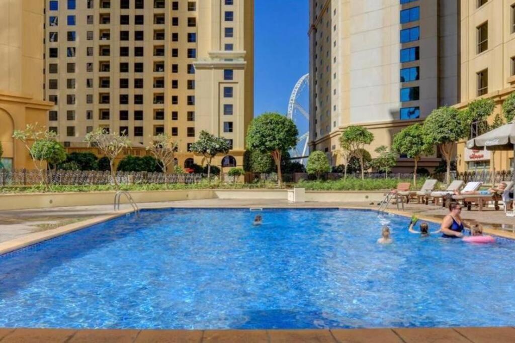 La Buena Vida Holiday Homes - Beach front very spacious, luxe and modern 3 bedroom with full kitchen in JBR , 3 min to the JBR beach Dubai Marina and Tram 