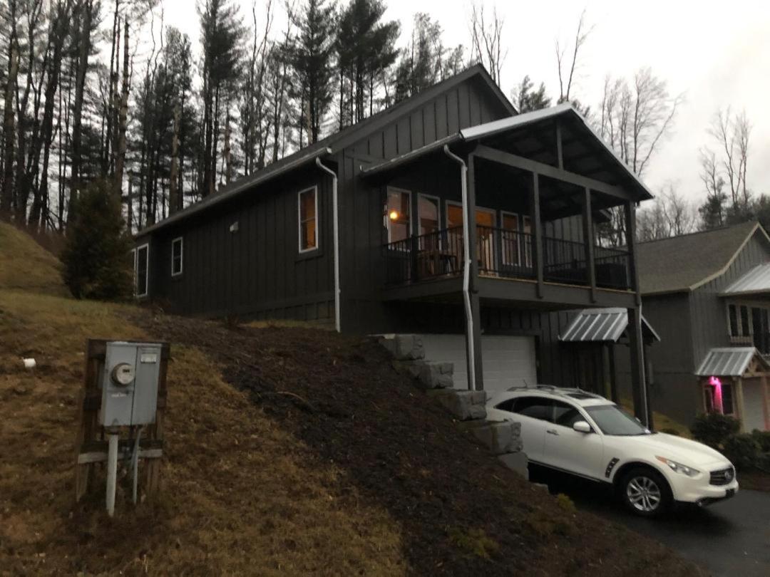 Serene Rustic Farmhouse Mountain Cottage (Sleeps 4) view 3