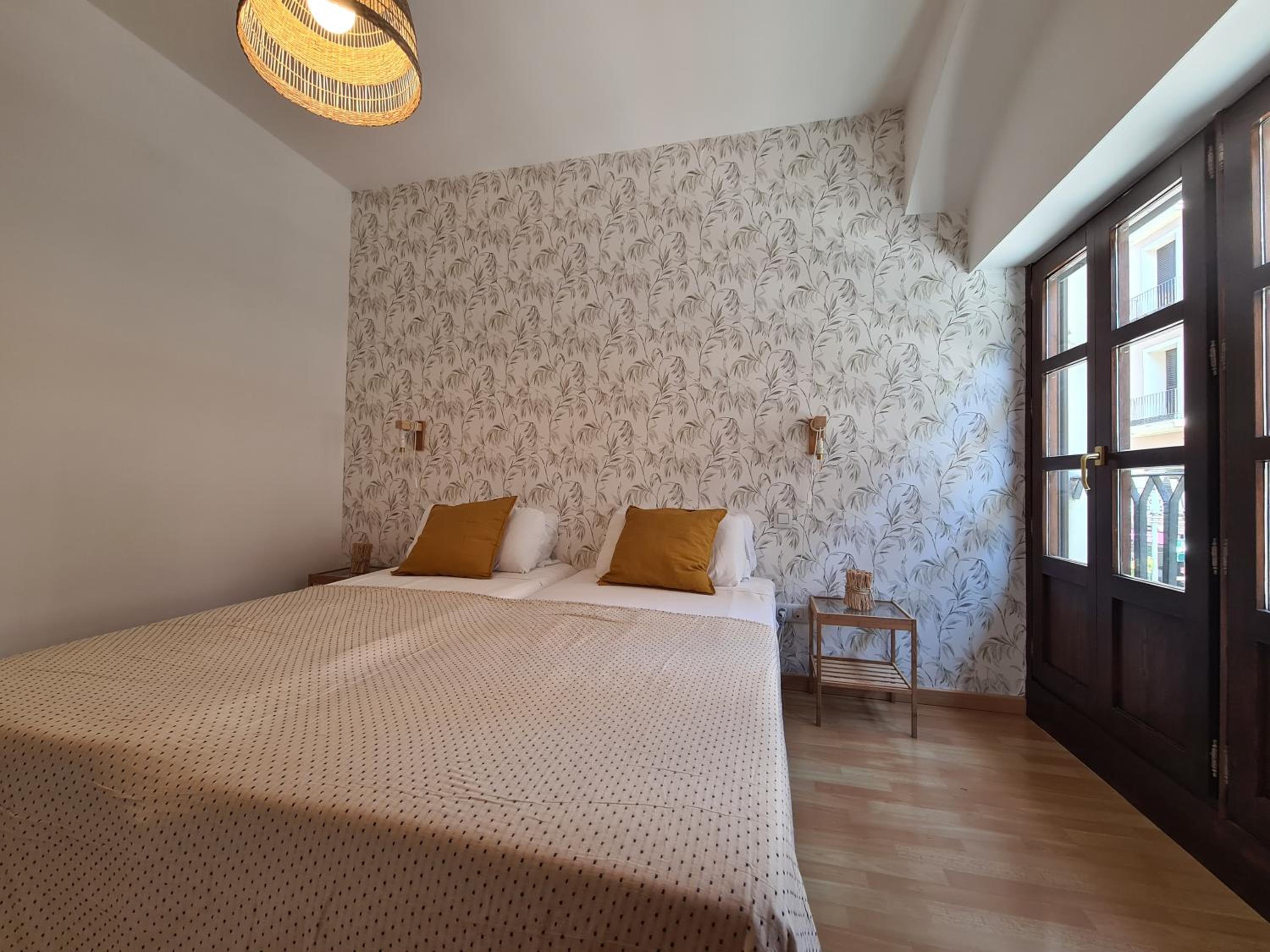 Dos Torres Pilar Suites- balcones con vistas a la ciudad
