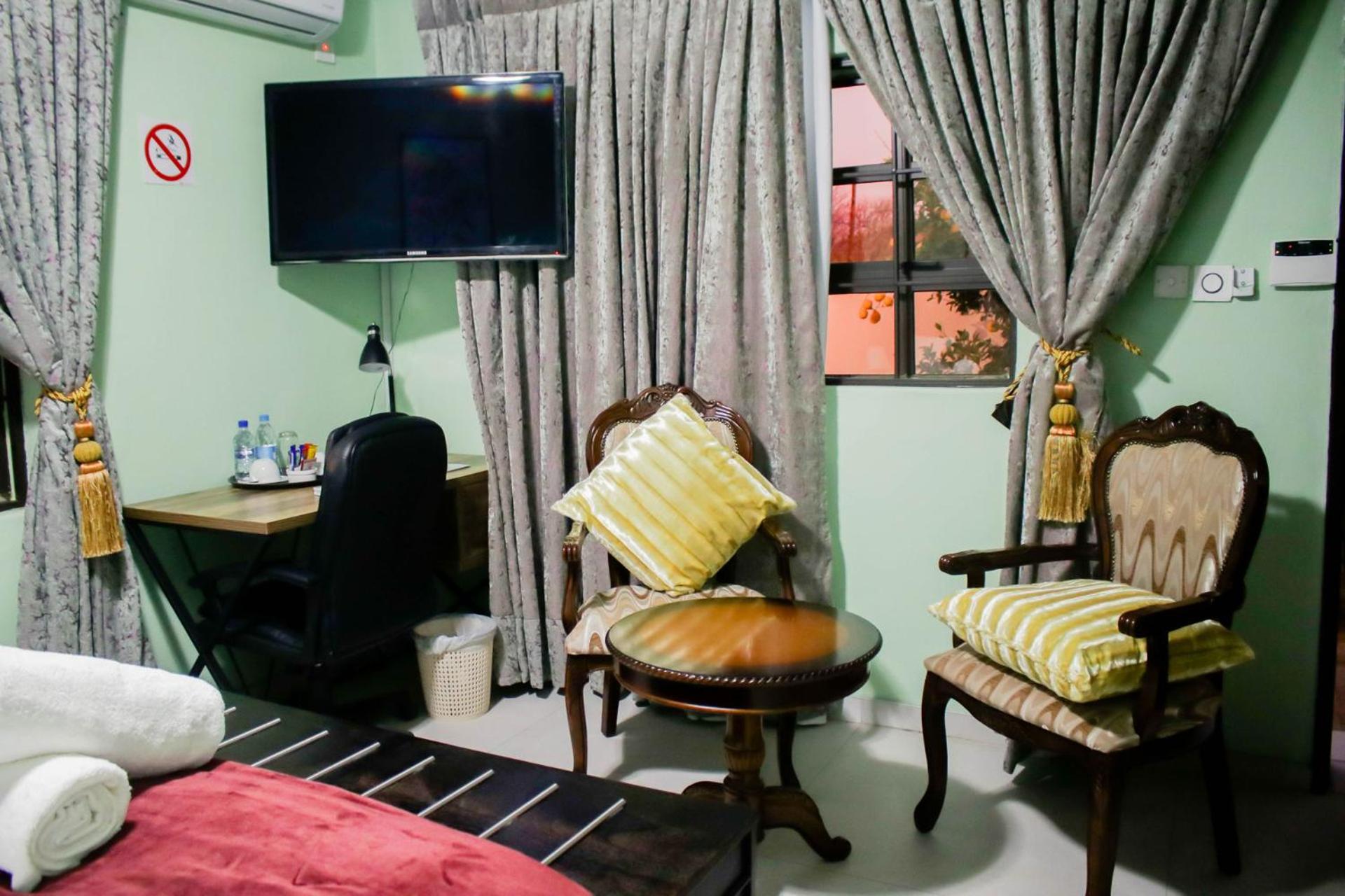 Pitikwe Hill Guesthouse