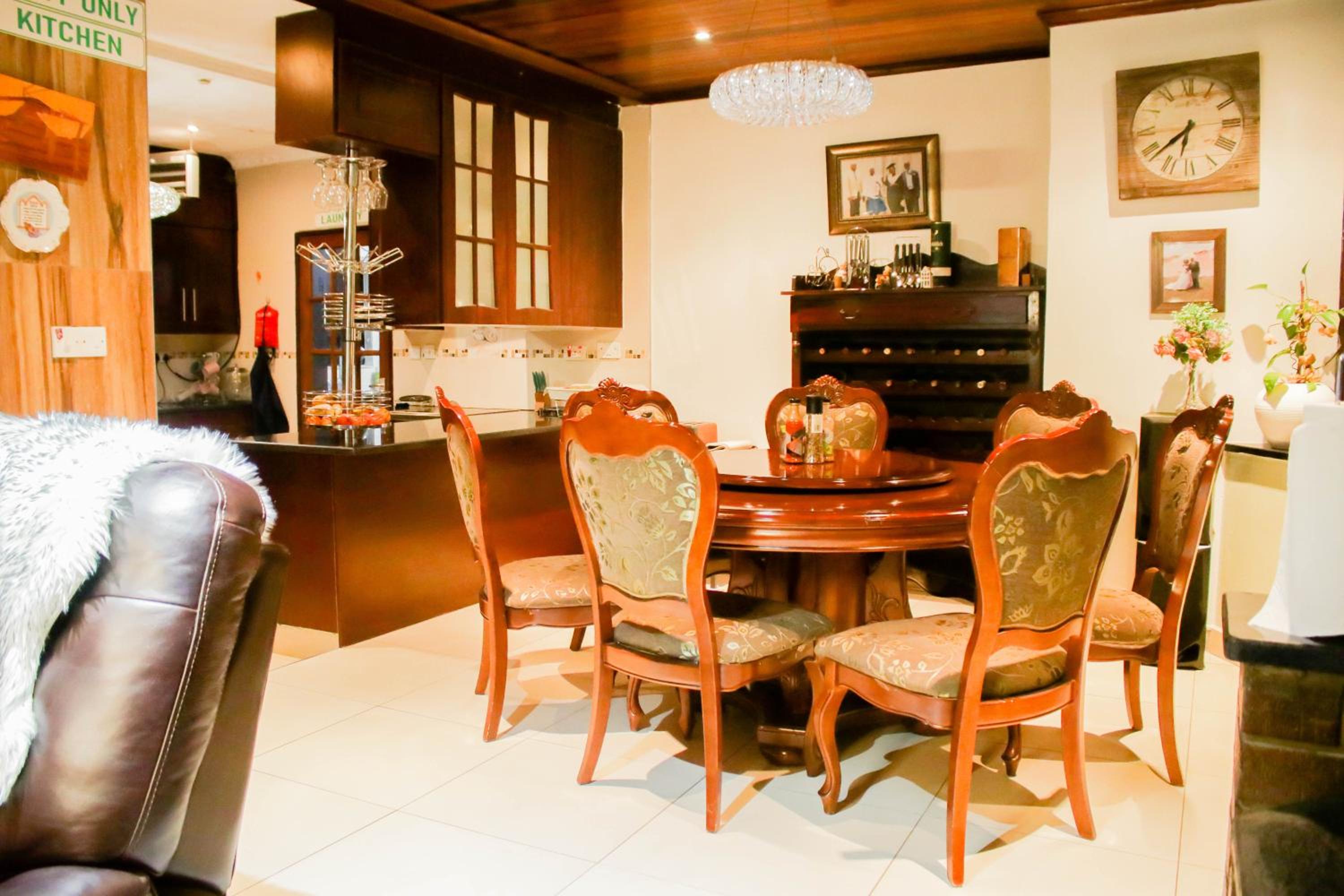 Pitikwe Hill Guesthouse