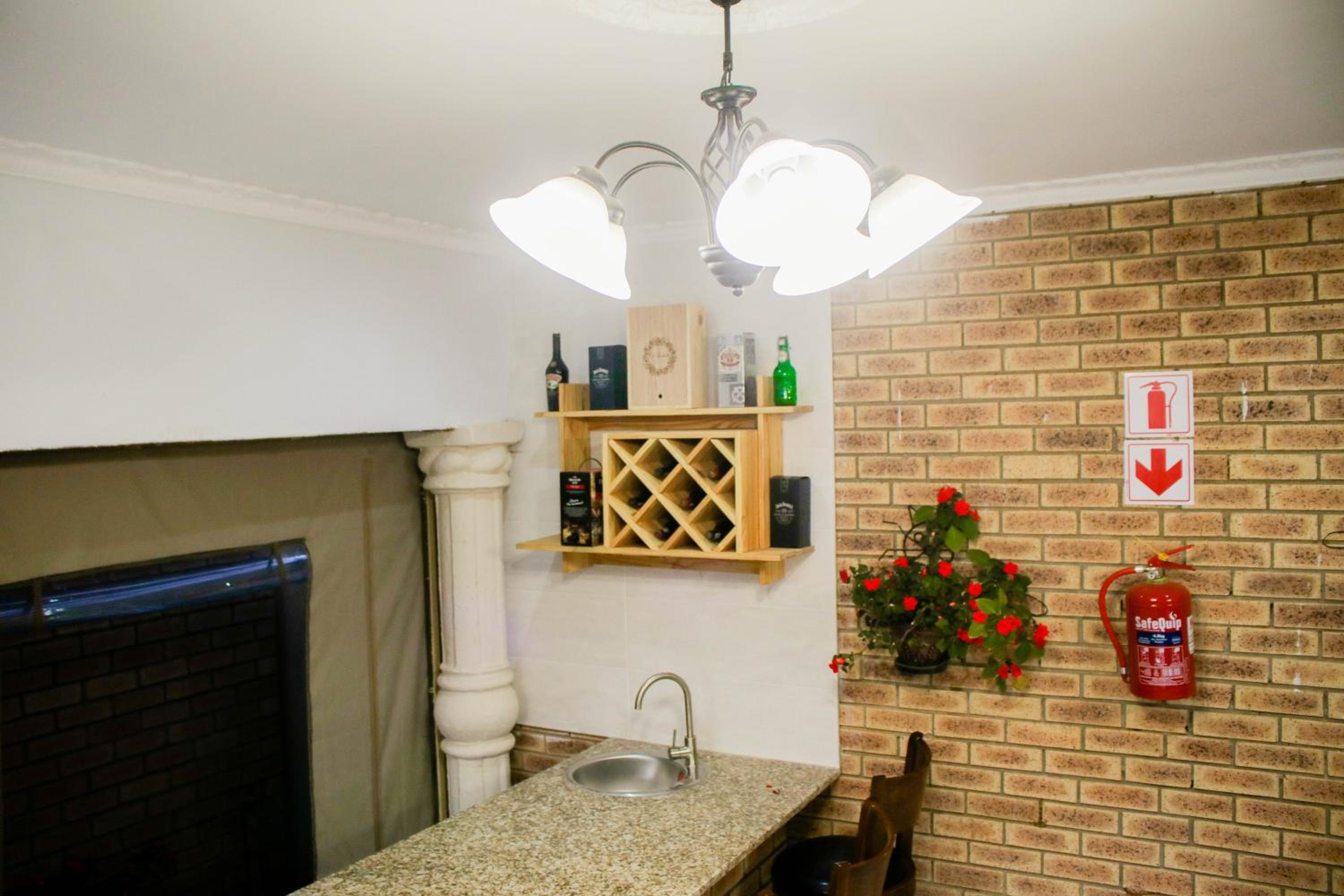 Pitikwe Hill Guesthouse