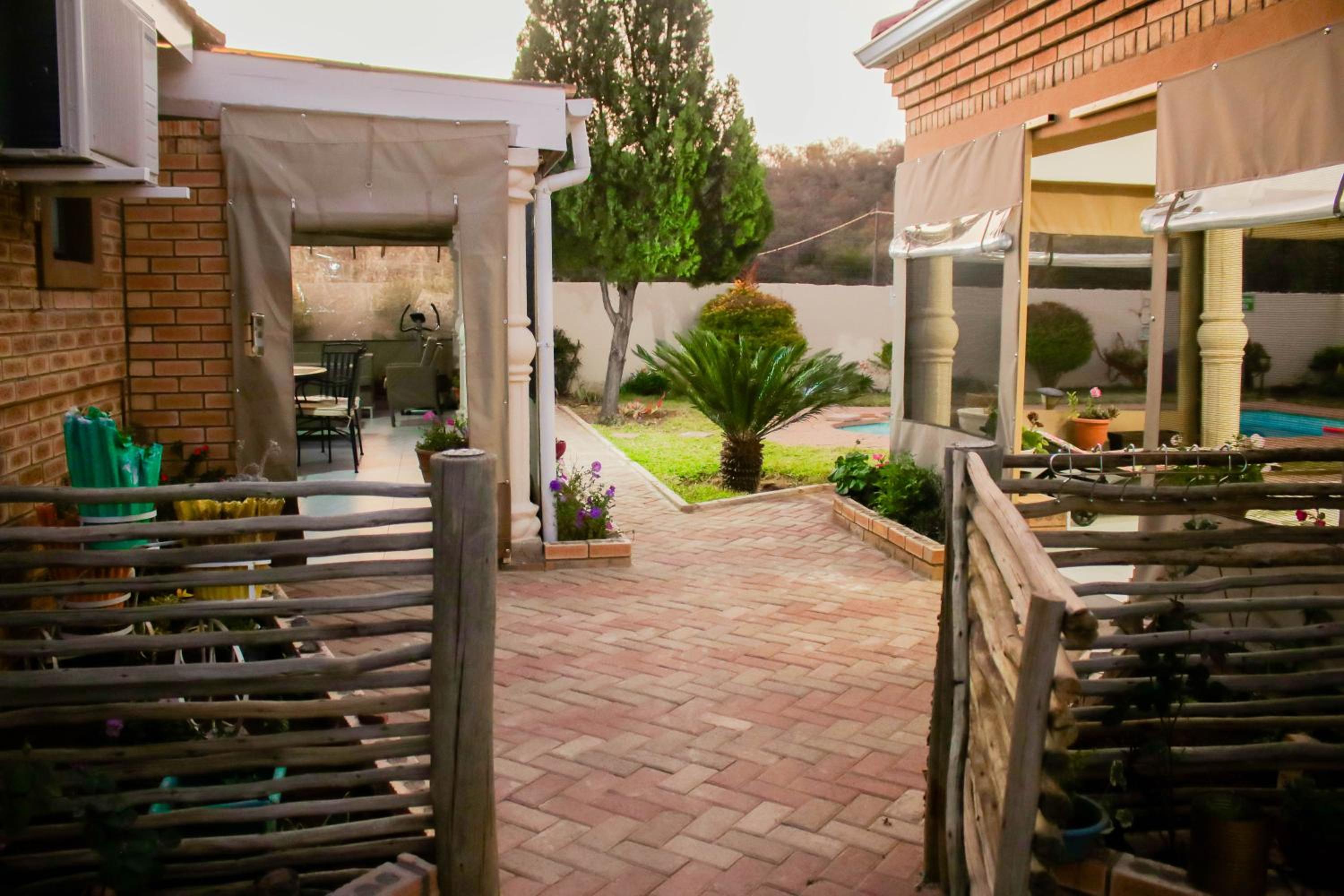Pitikwe Hill Guesthouse