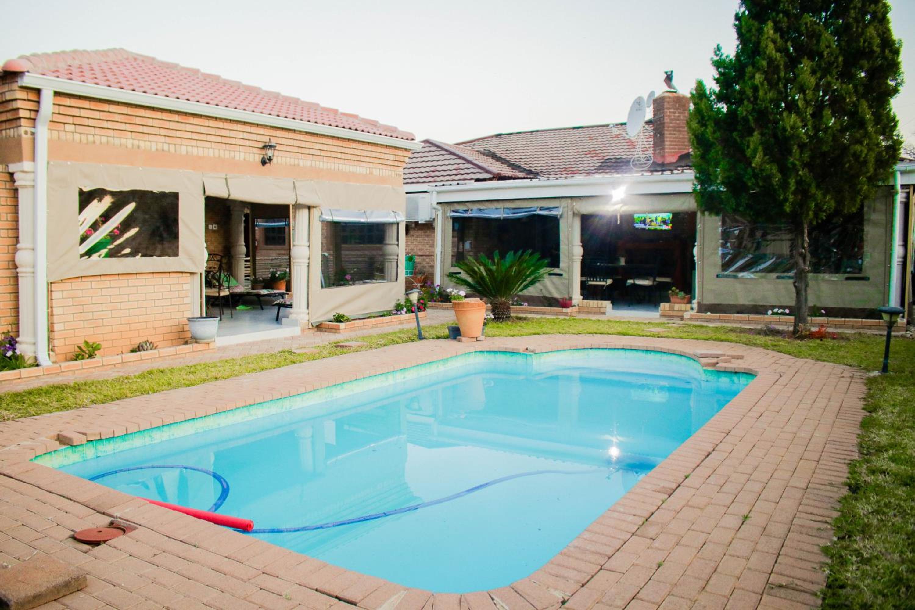Pitikwe Hill Guesthouse