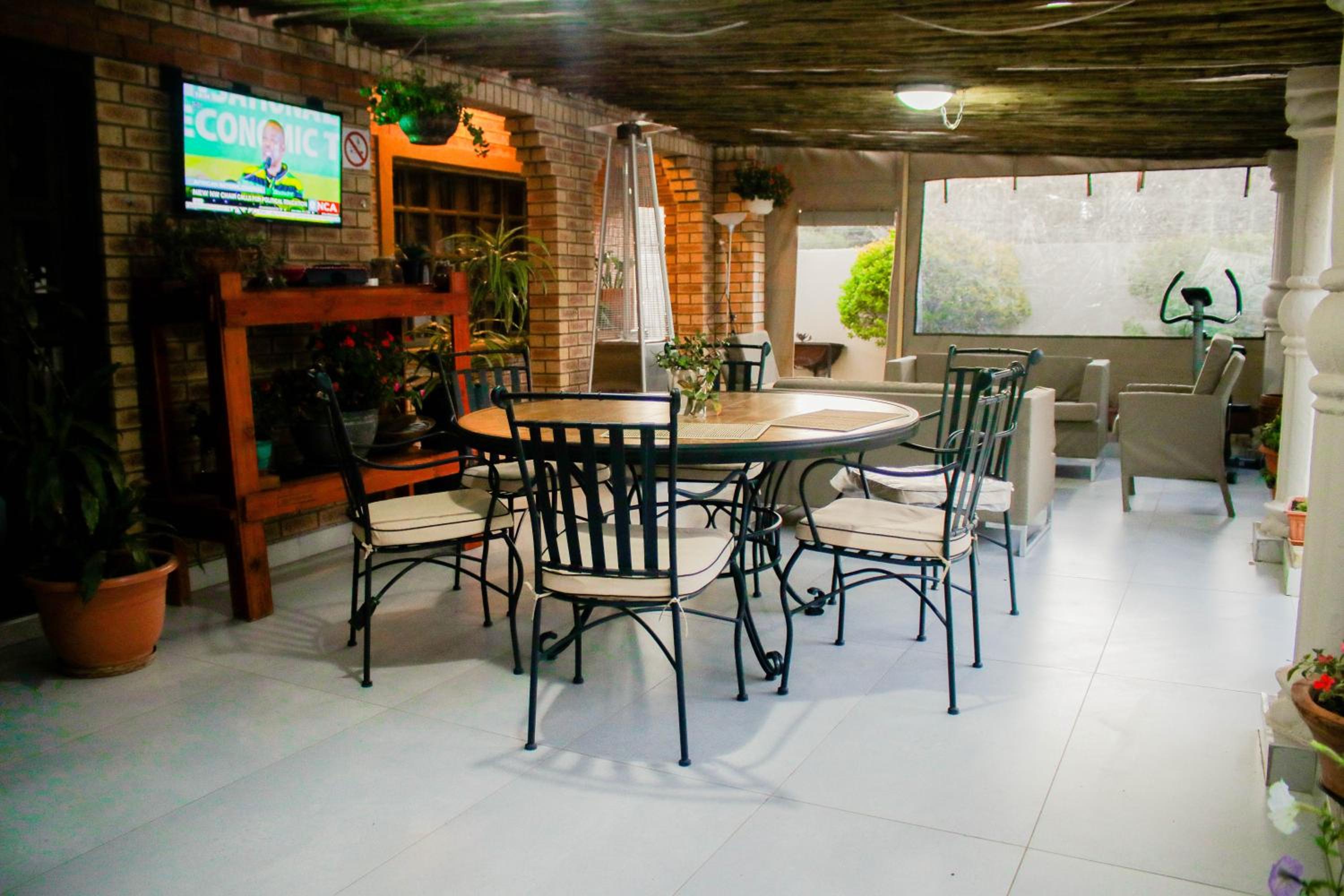 Pitikwe Hill Guesthouse