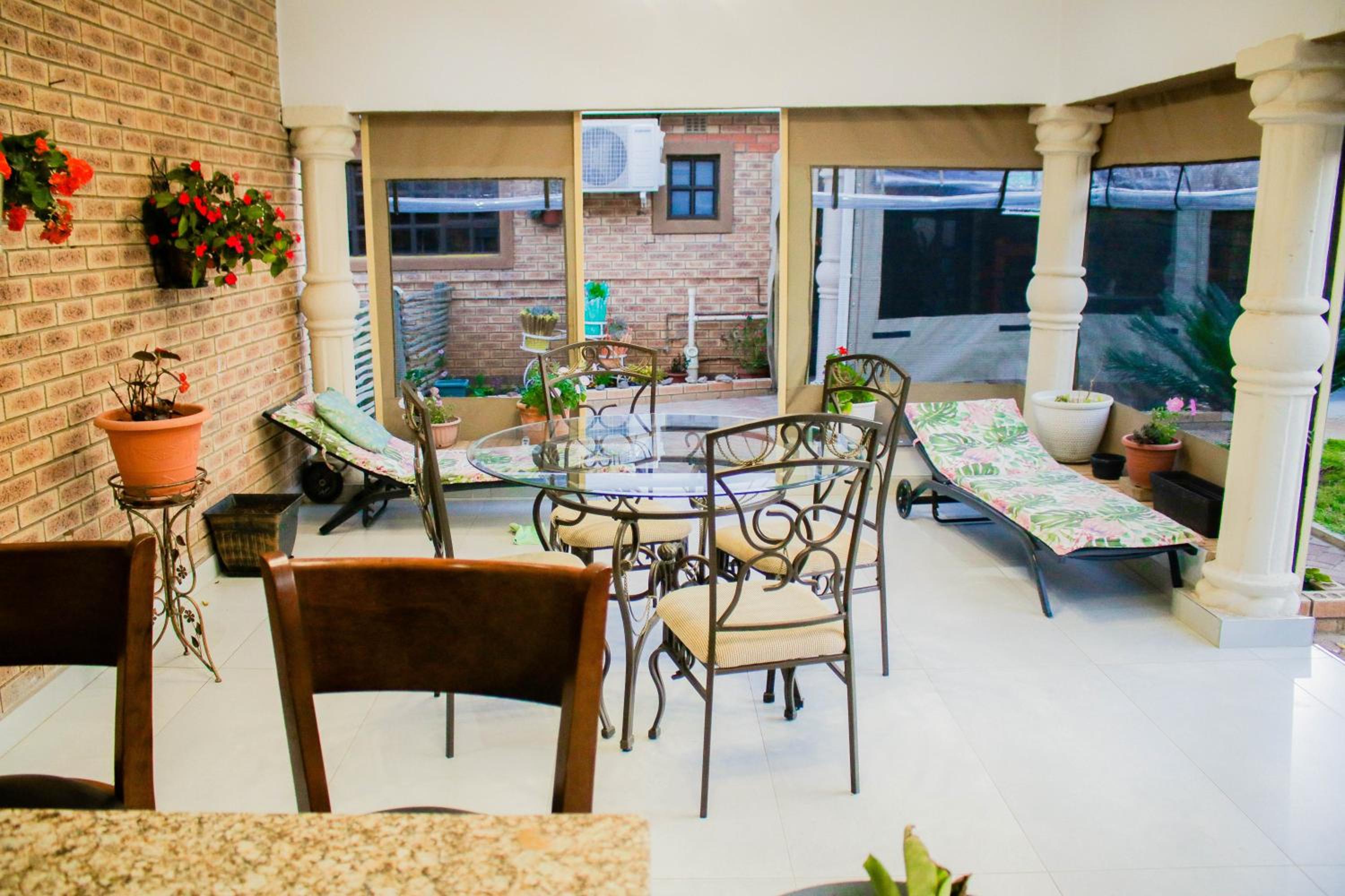 Pitikwe Hill Guesthouse