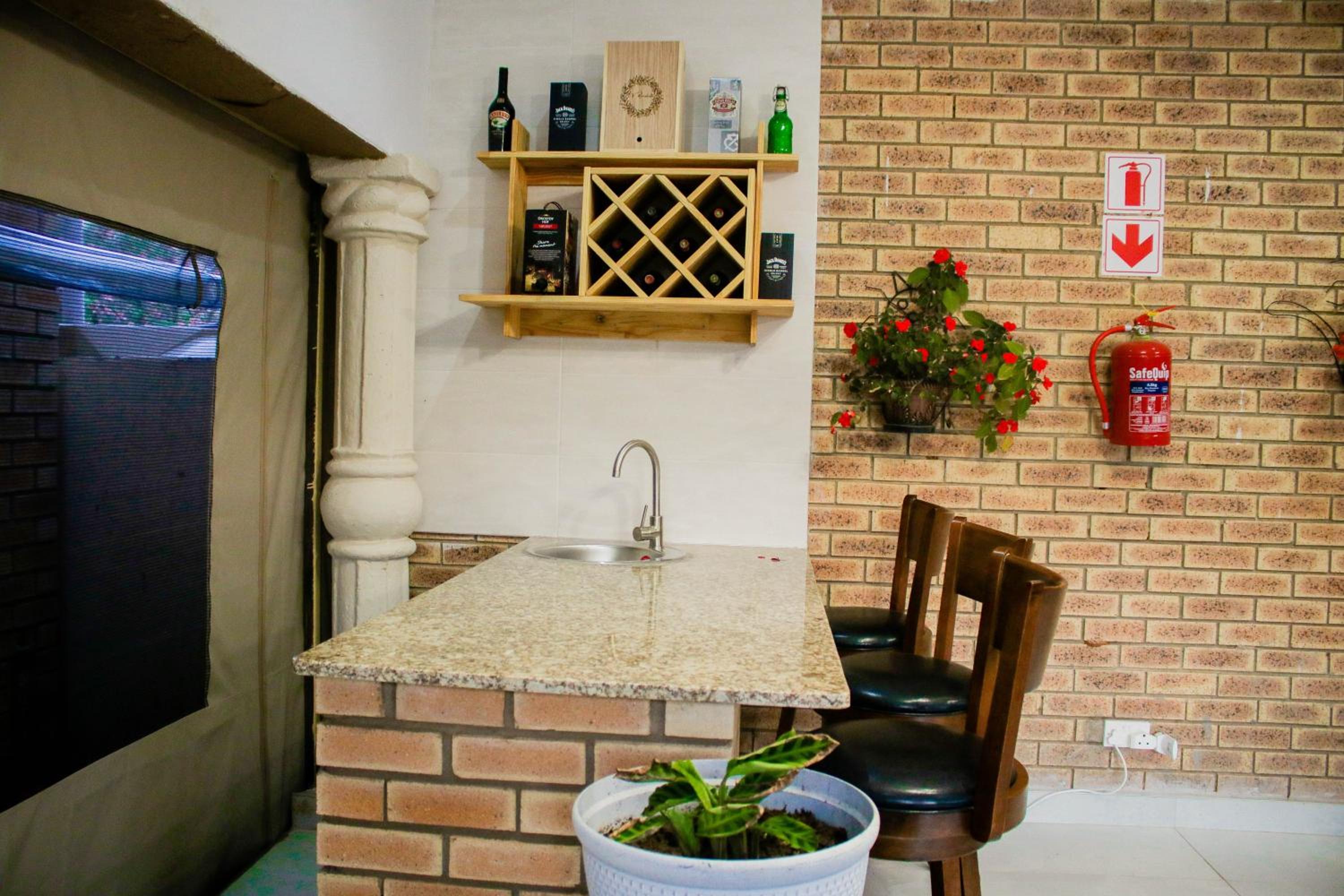 Pitikwe Hill Guesthouse