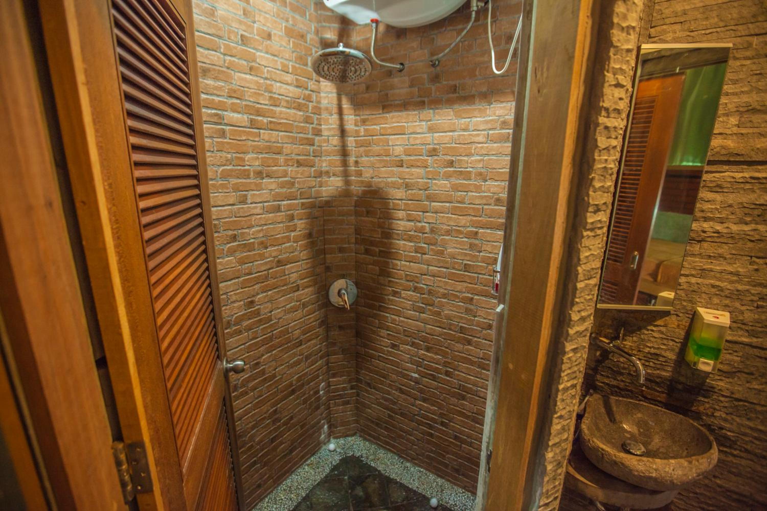 Black Pearl Hostel