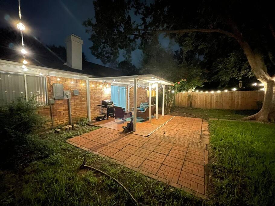 Super Cozy 4 Bedroom - Sleeps 10 Great for families and professionals view 3