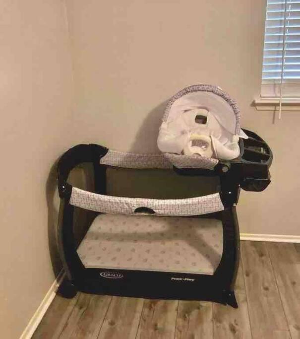 Super Cozy 4 Bedroom - Sleeps 10 Great for families and professionals view 5