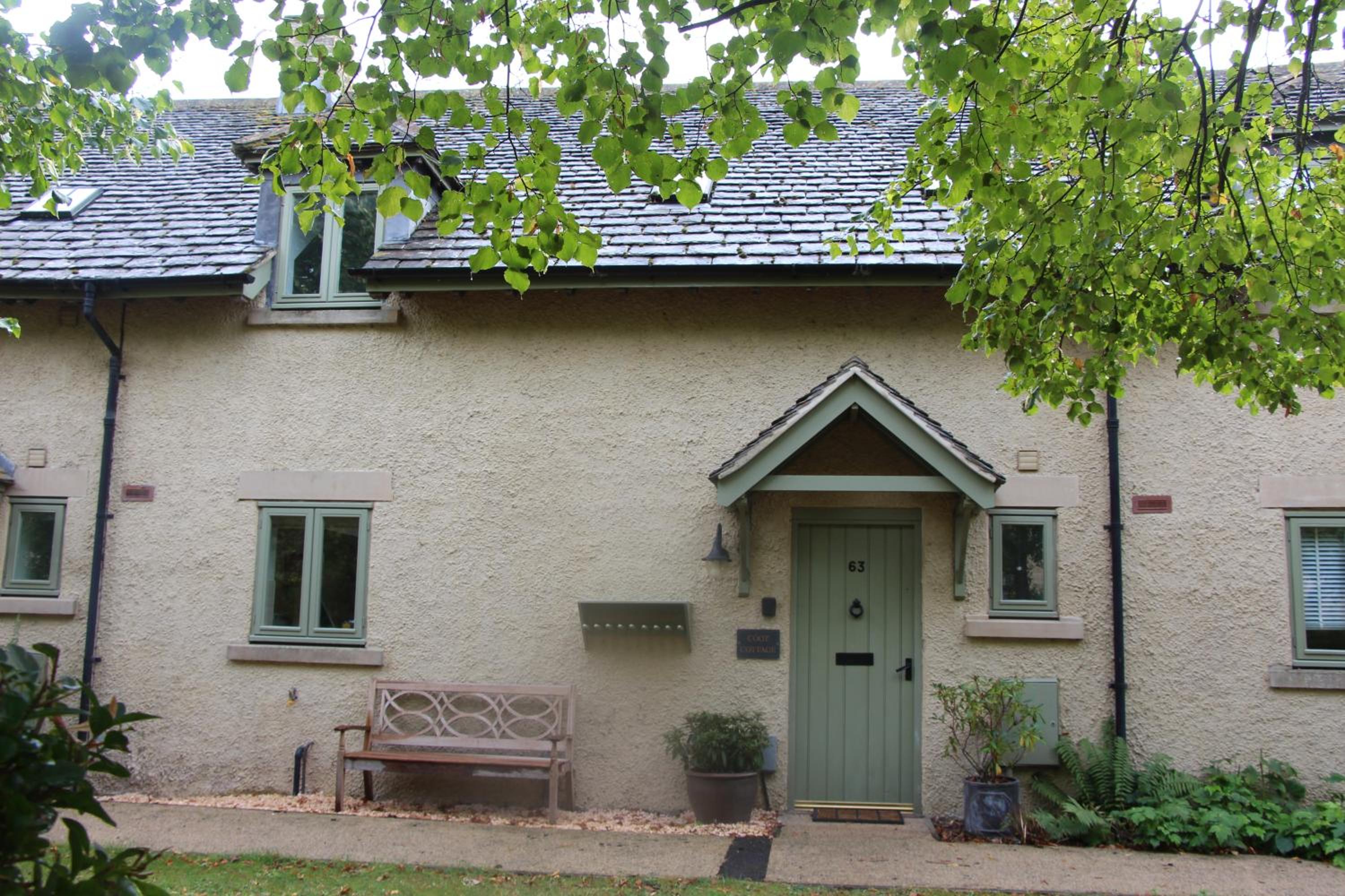 Coot Cottage - holiday house with fantastic lake views