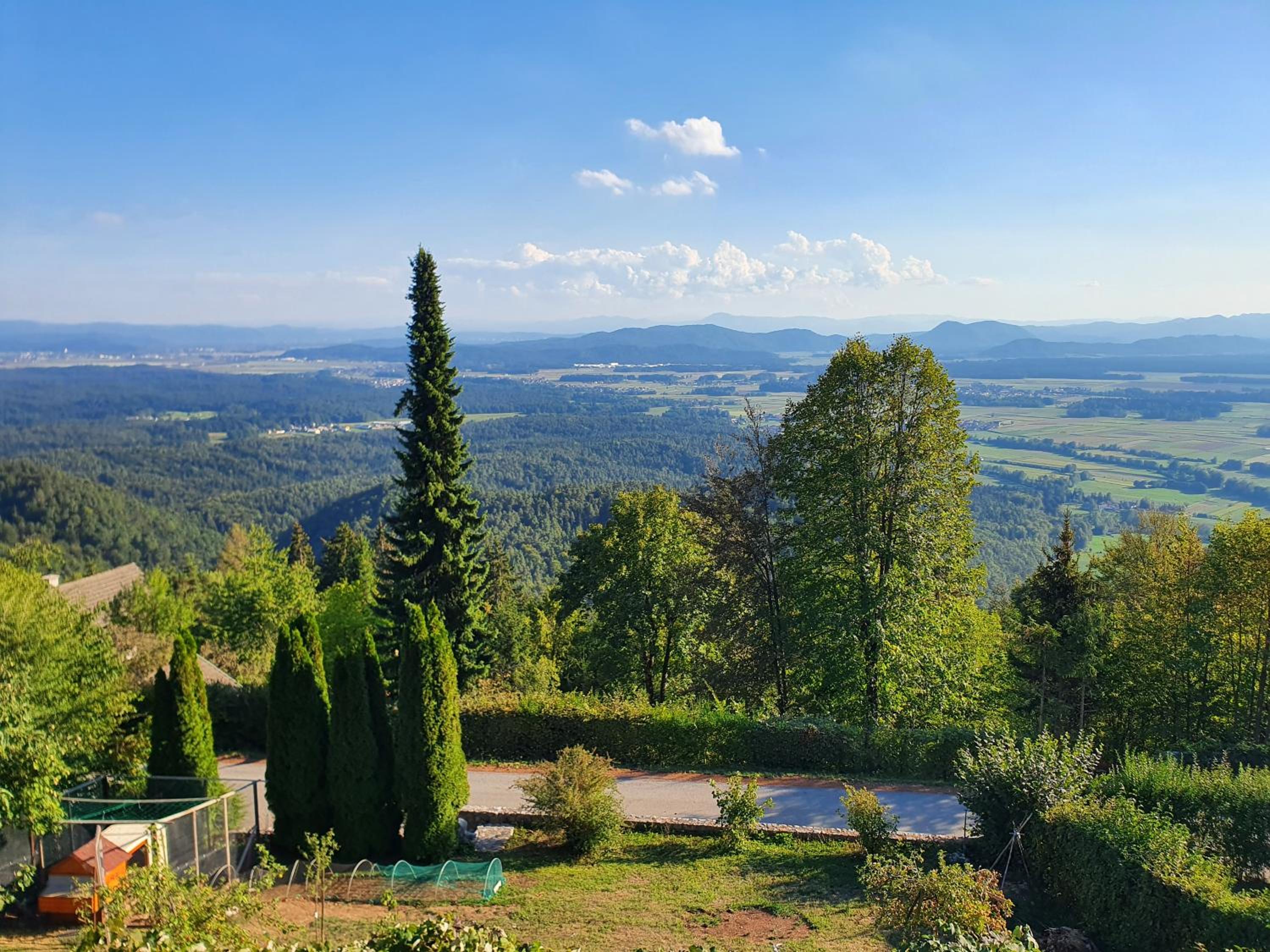 Veronica's place in the mountains view 3