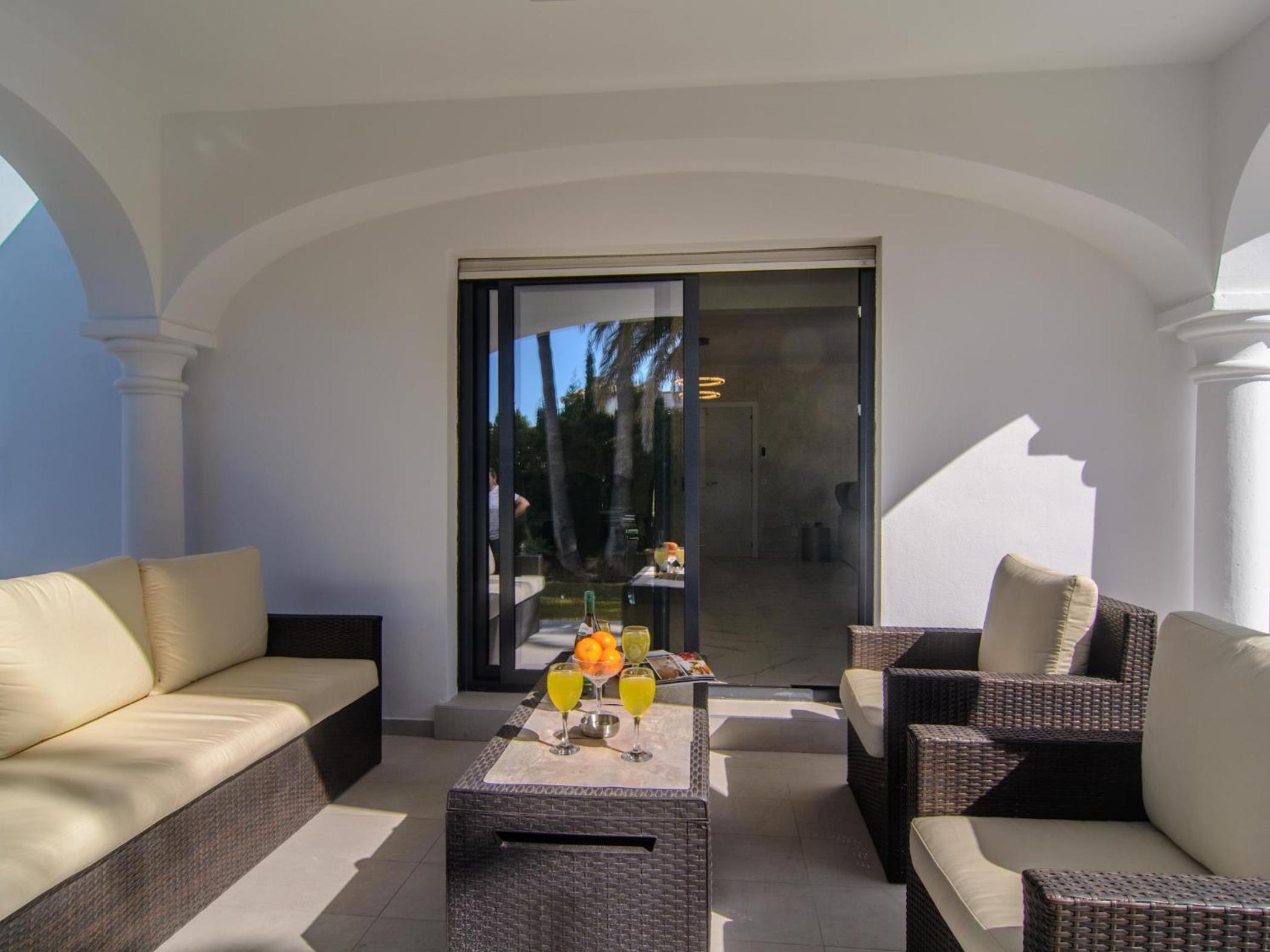 Las Chapas Playa refurbished beach villa