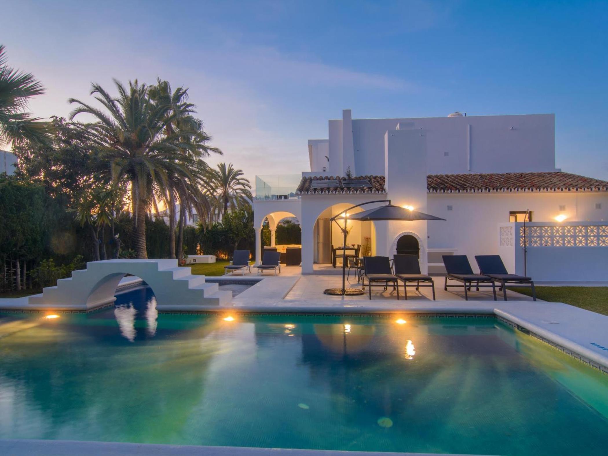 Las Chapas Playa refurbished beach villa