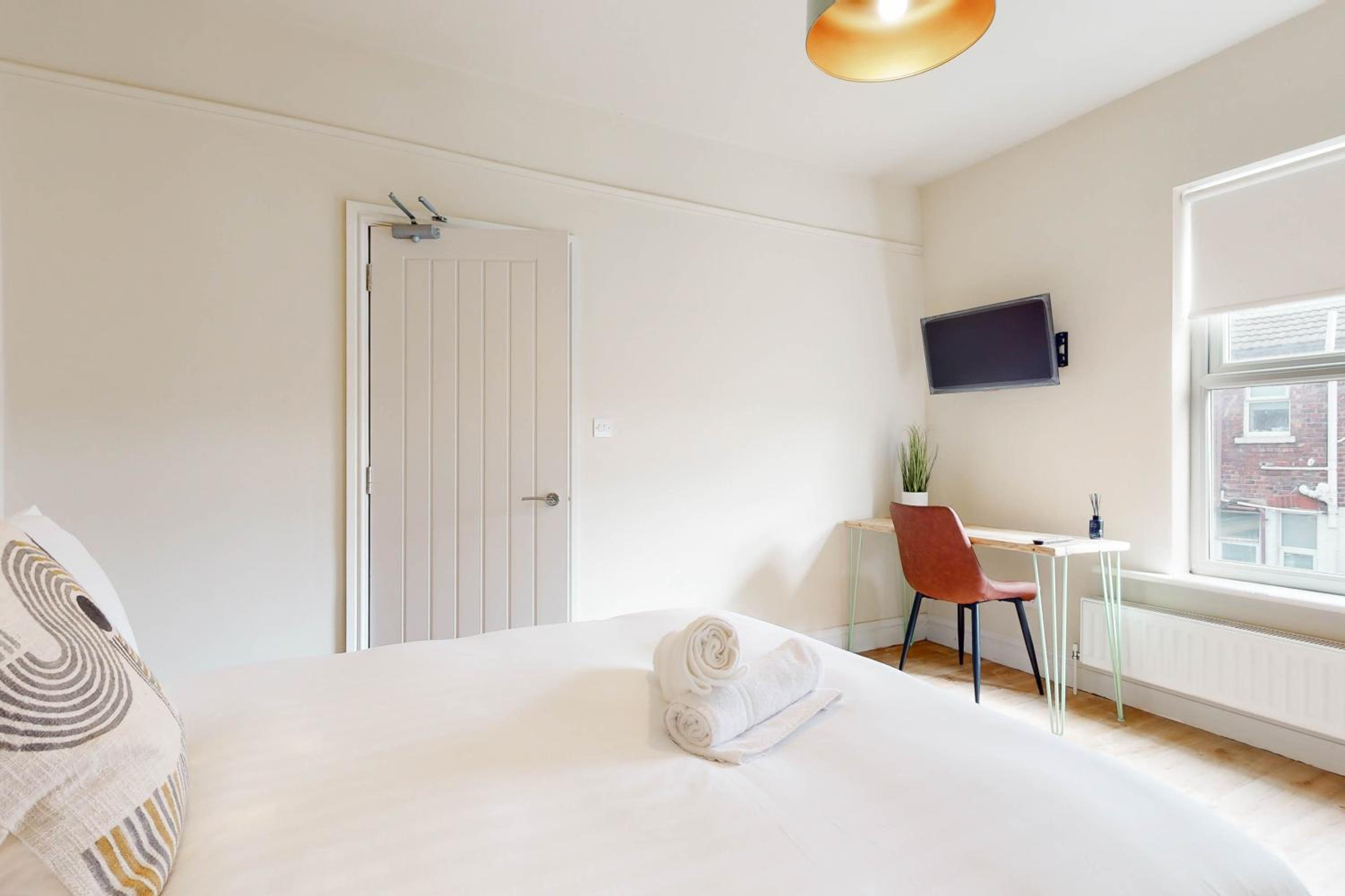 Lancefield House - Air Host & Stay - 5 Bedroom Sleeps 15