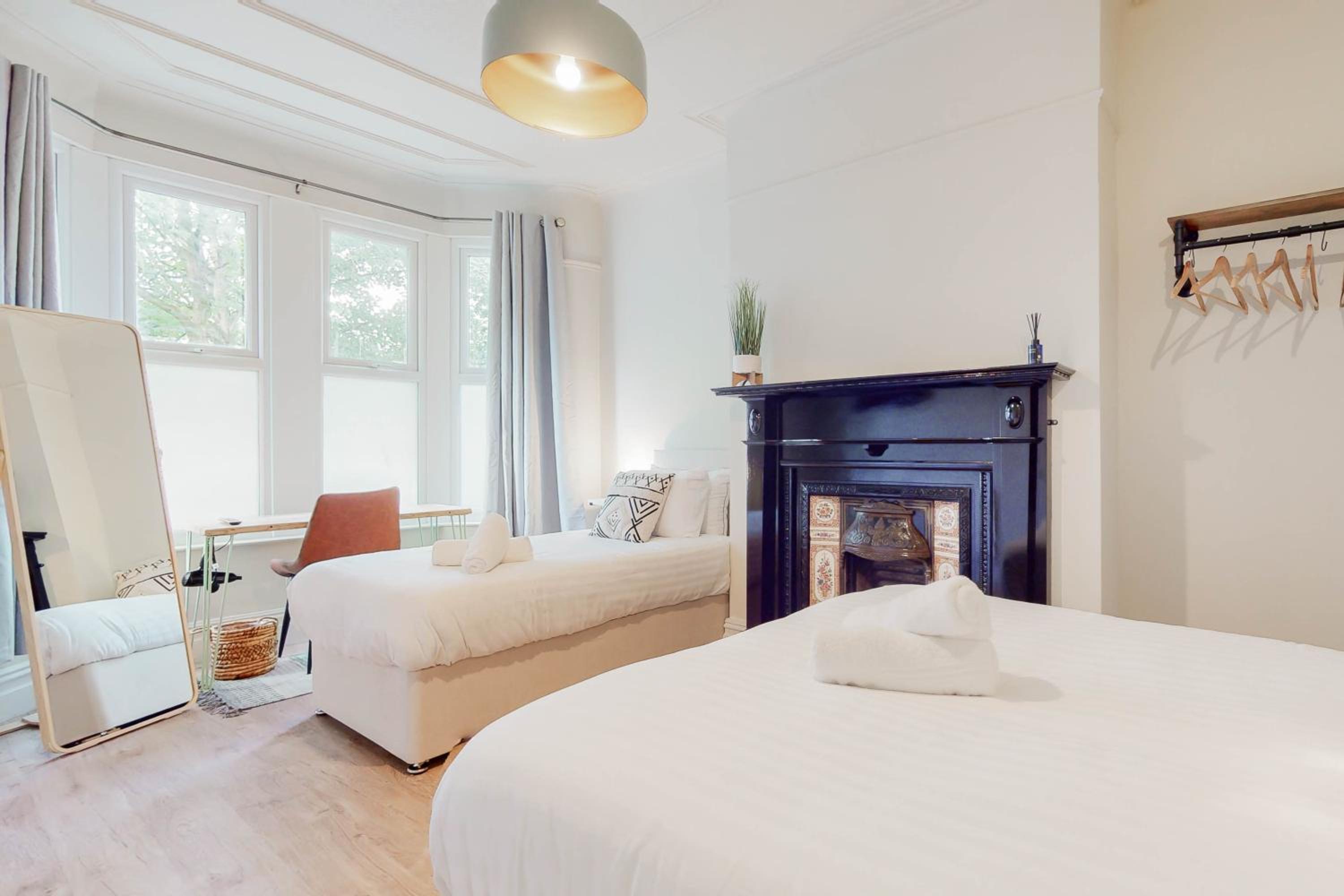 Lancefield House - Air Host & Stay - 5 Bedroom Sleeps 15