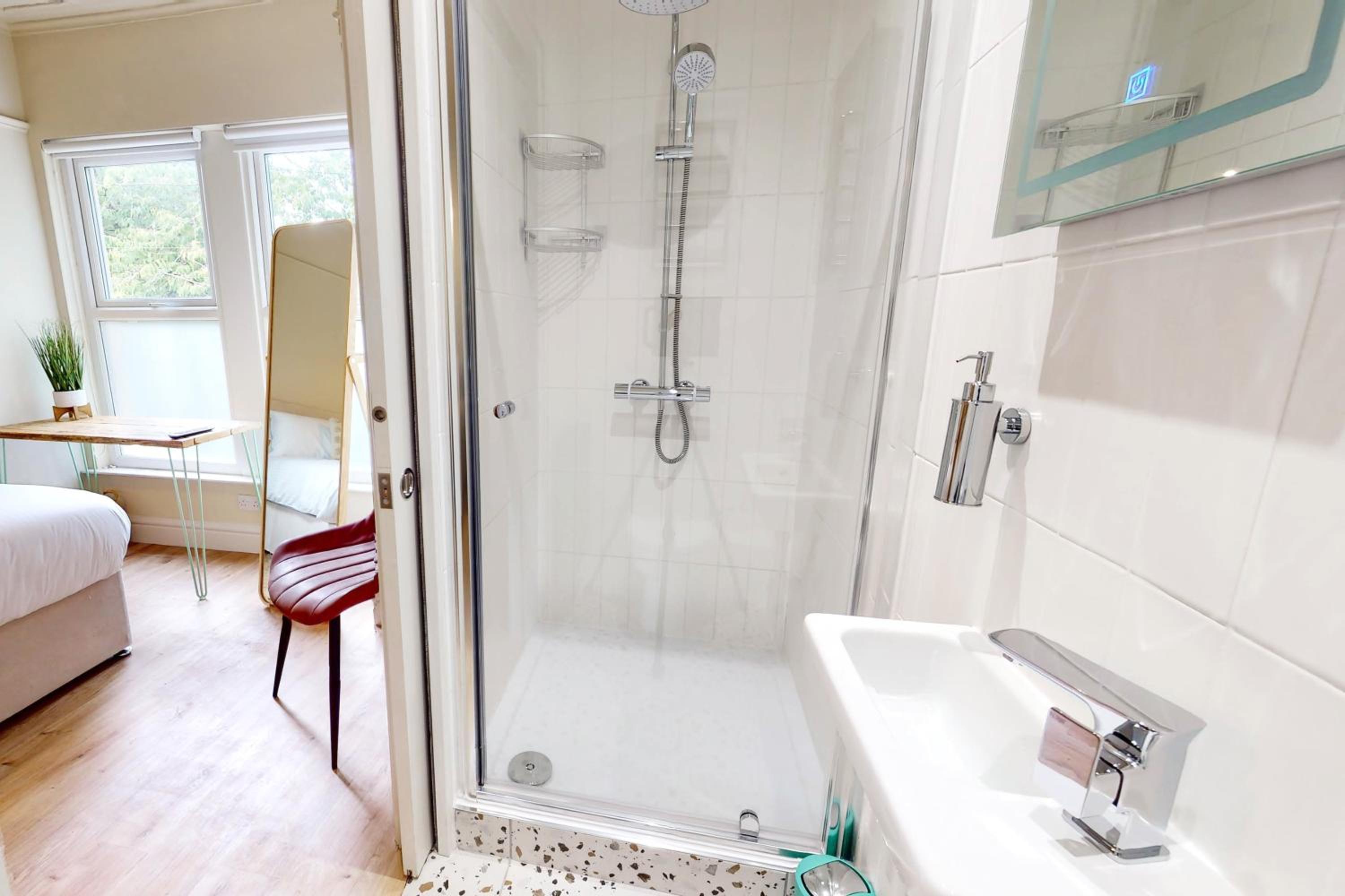 Lancefield House - Air Host & Stay - 5 Bedroom Sleeps 15