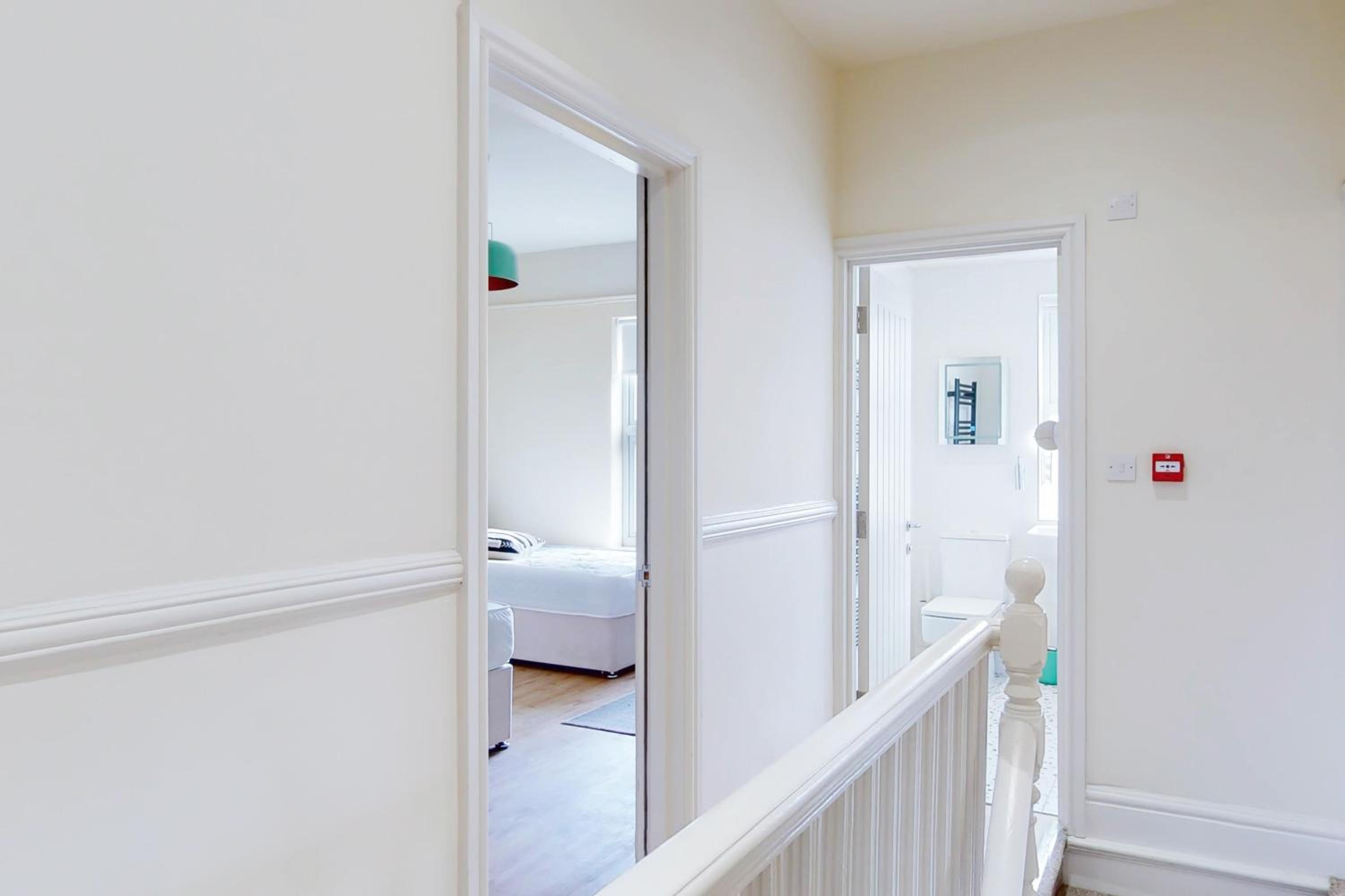 Lancefield House - Air Host & Stay - 5 Bedroom Sleeps 15