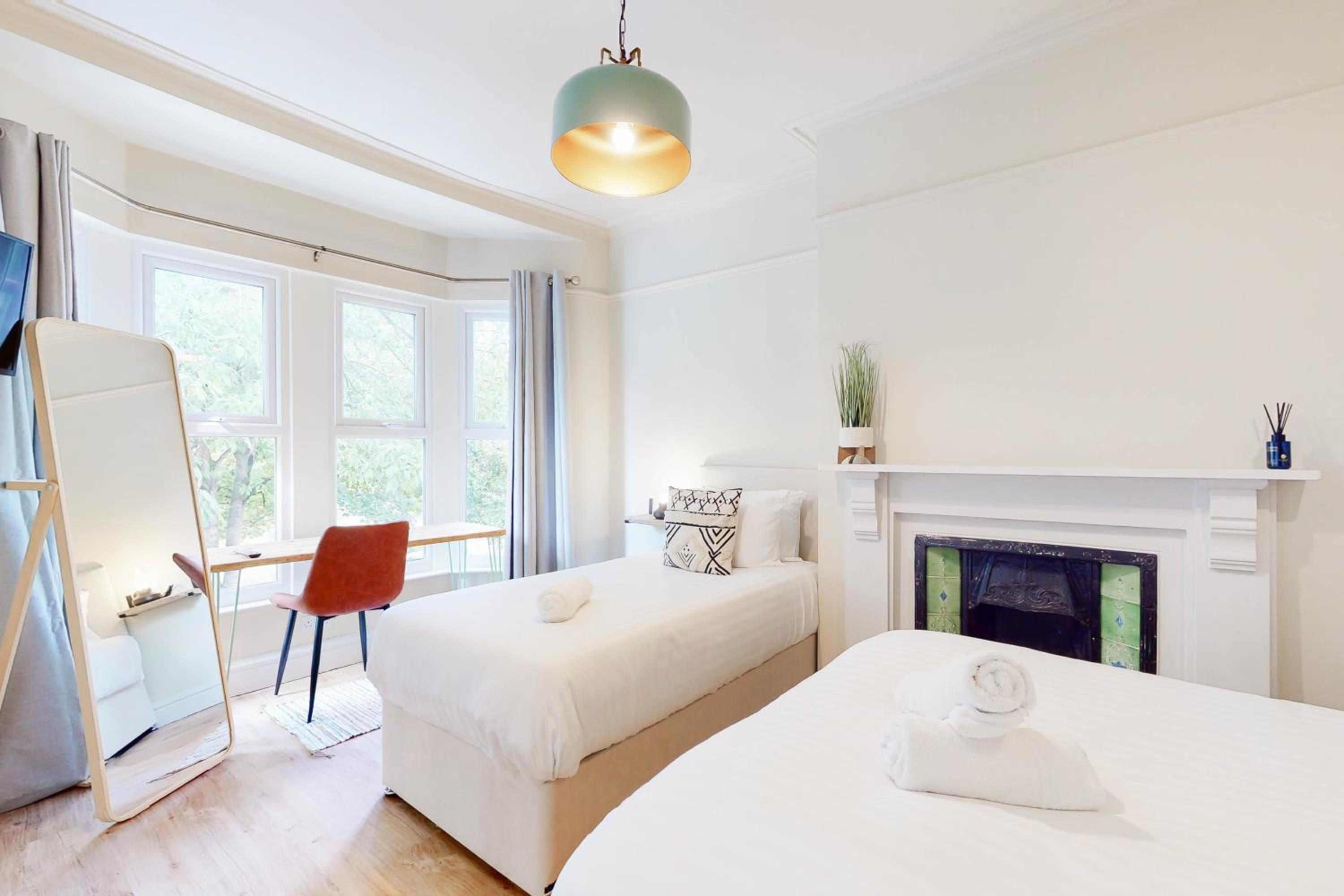 Lancefield House - Air Host & Stay - 5 Bedroom Sleeps 15