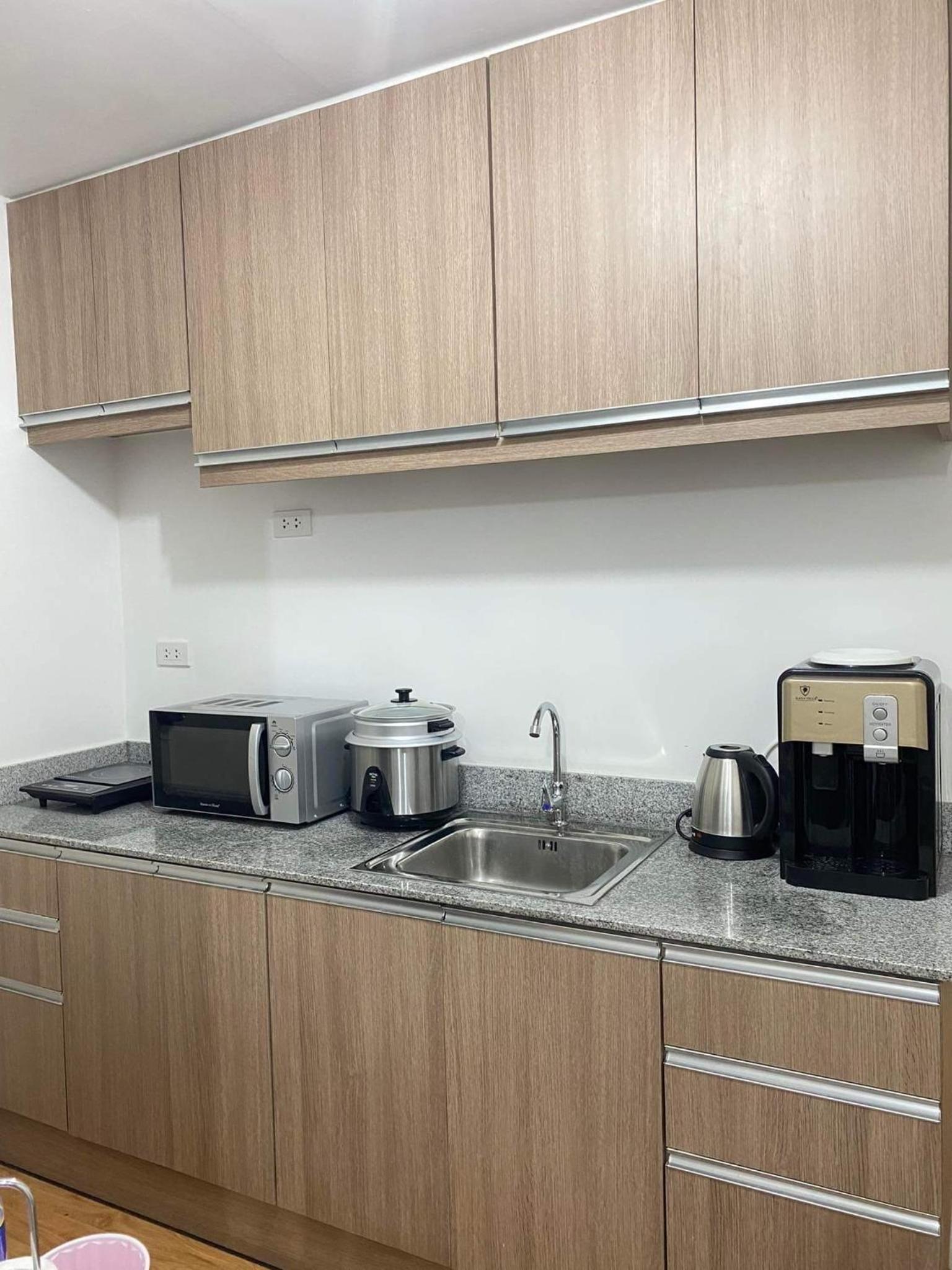 Minimalist 1-bedroom condo unit CASA TIMMY view 5