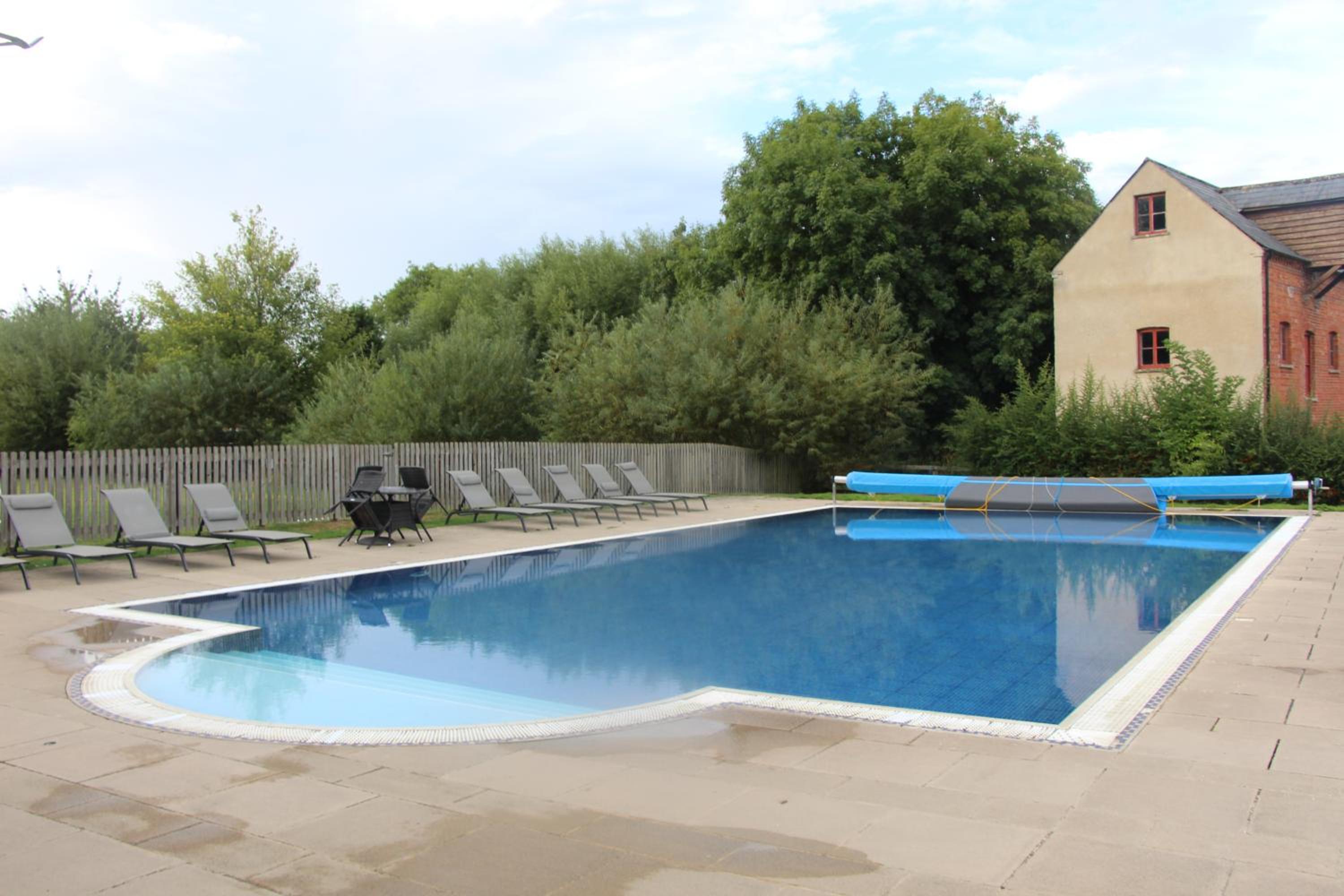 Coot Cottage - holiday house with fantastic lake views