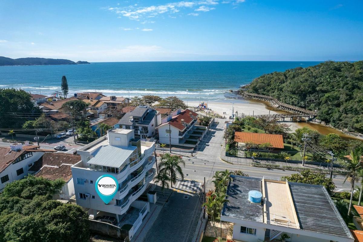 Aluguel Apartamento 2 quartos 50m do Mar Bombas SC view 2