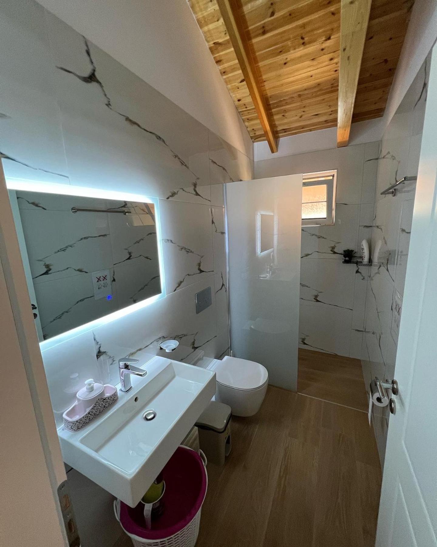 Amazing familiar apartments and rooms