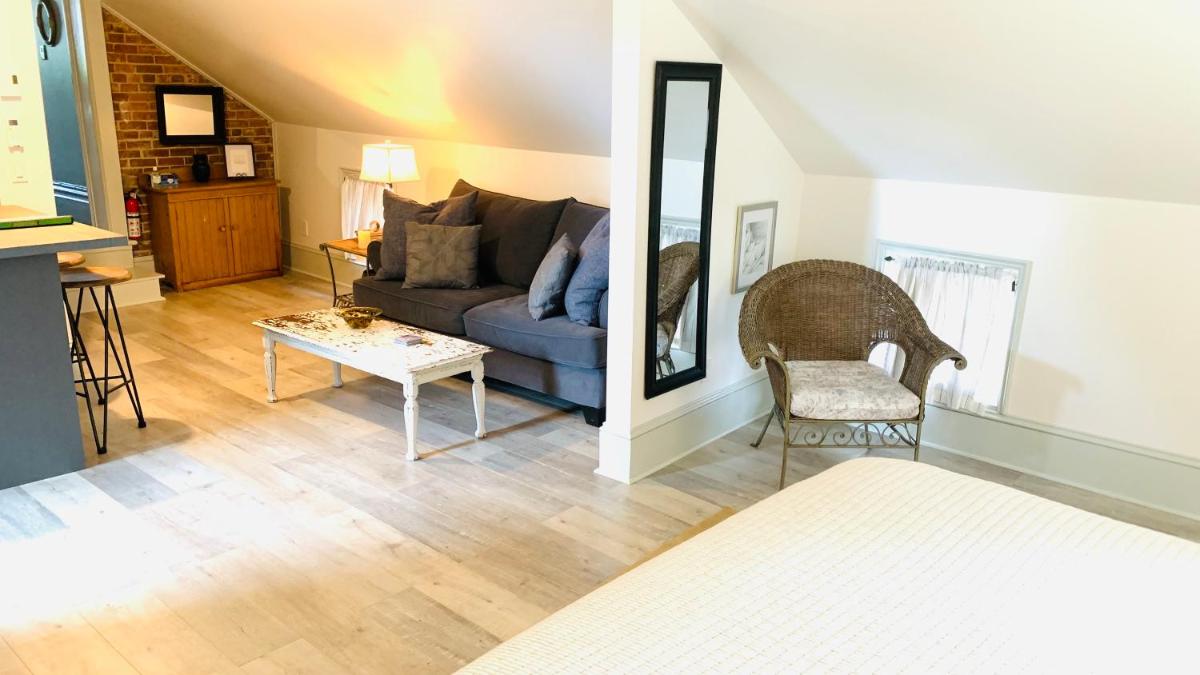 The 1885 Suites