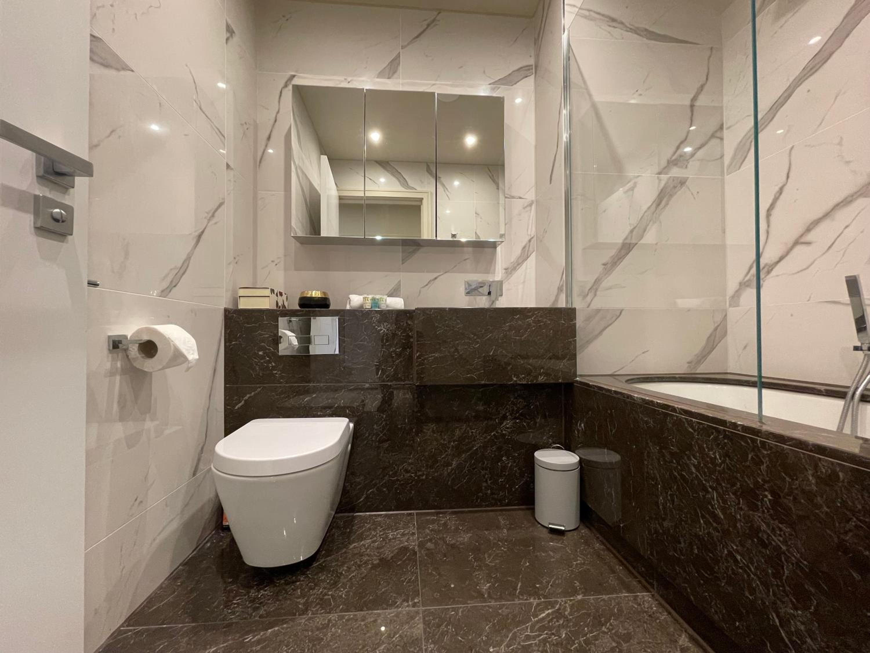 luxurious, 2 bed, 2 bath penthouse apartment in highly desirable Chigwell CHCL F8 view 2