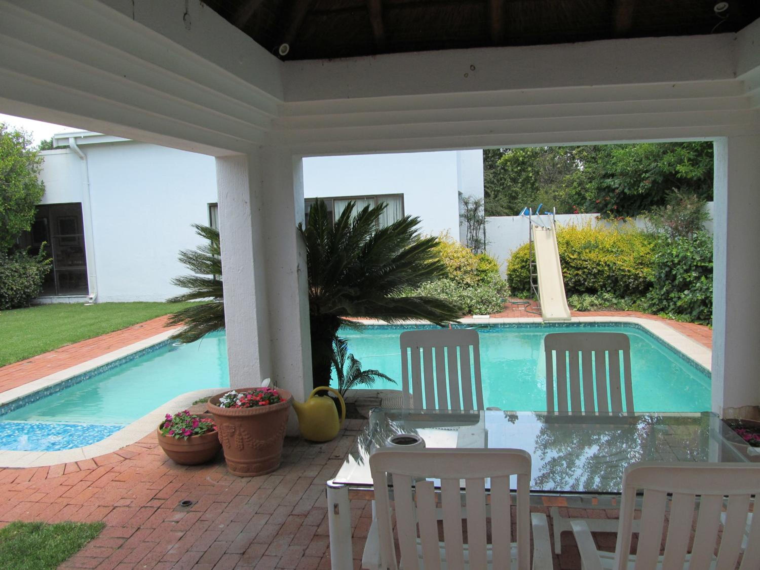 Bettie's Luxury Lodge view 2
