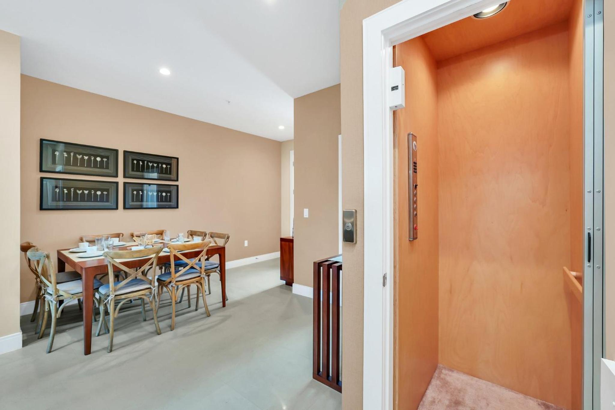 Luxury Villa Less Than A Mile From Disneyworld -Bonus Elevator-