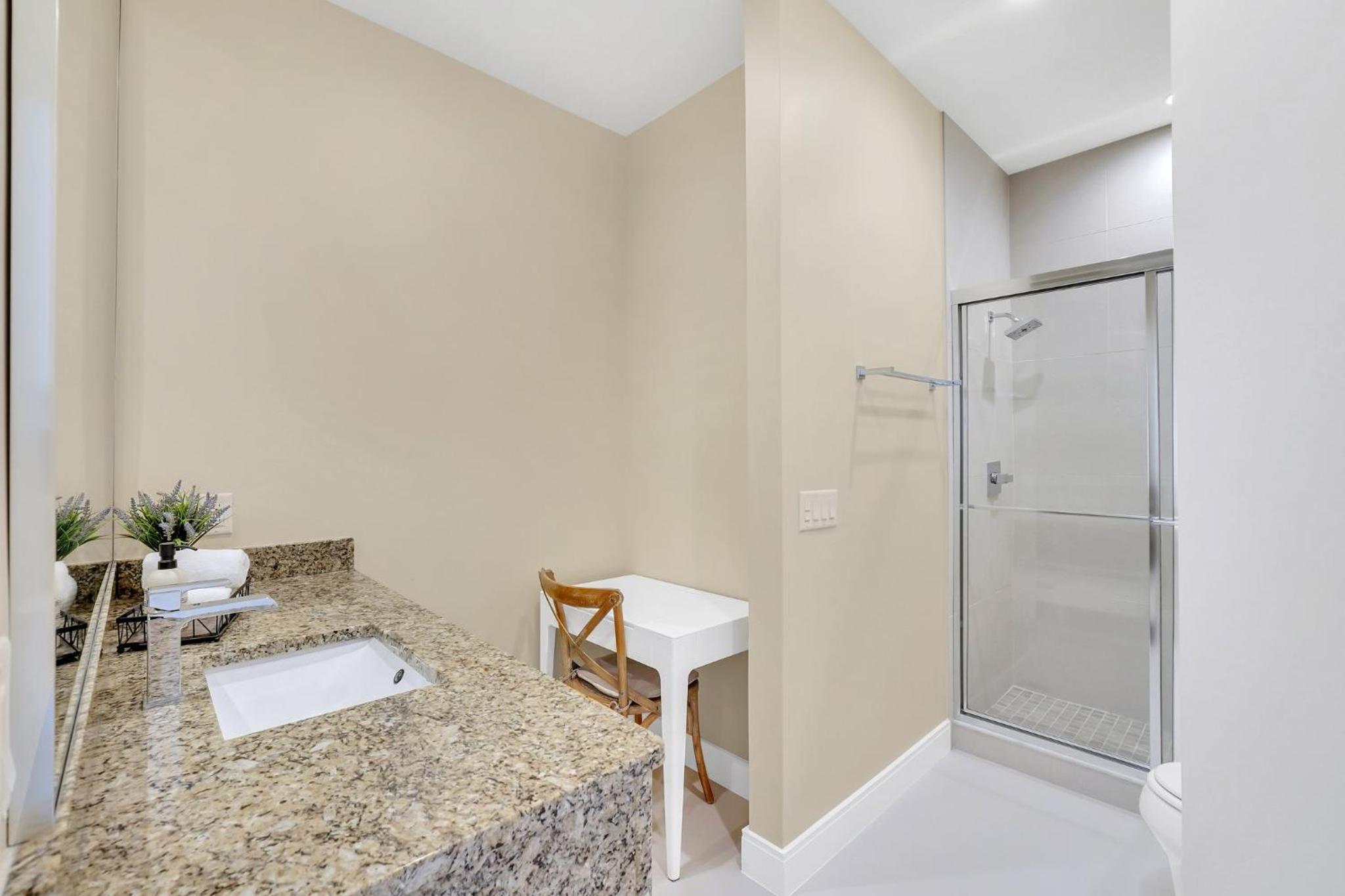 Luxury Villa Less Than A Mile From Disneyworld -Bonus Elevator-