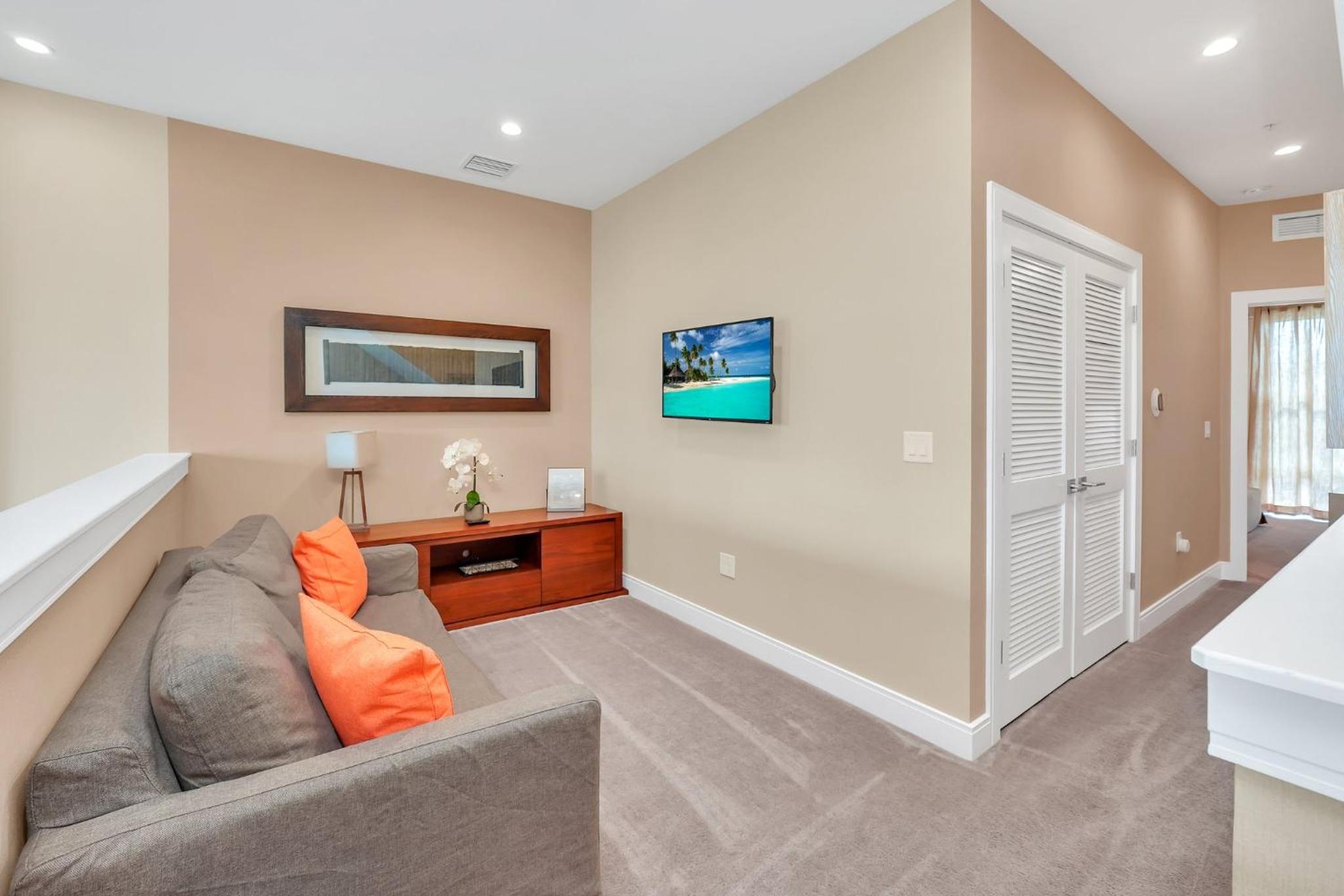Luxury Villa Less Than A Mile From Disneyworld -Bonus Elevator-
