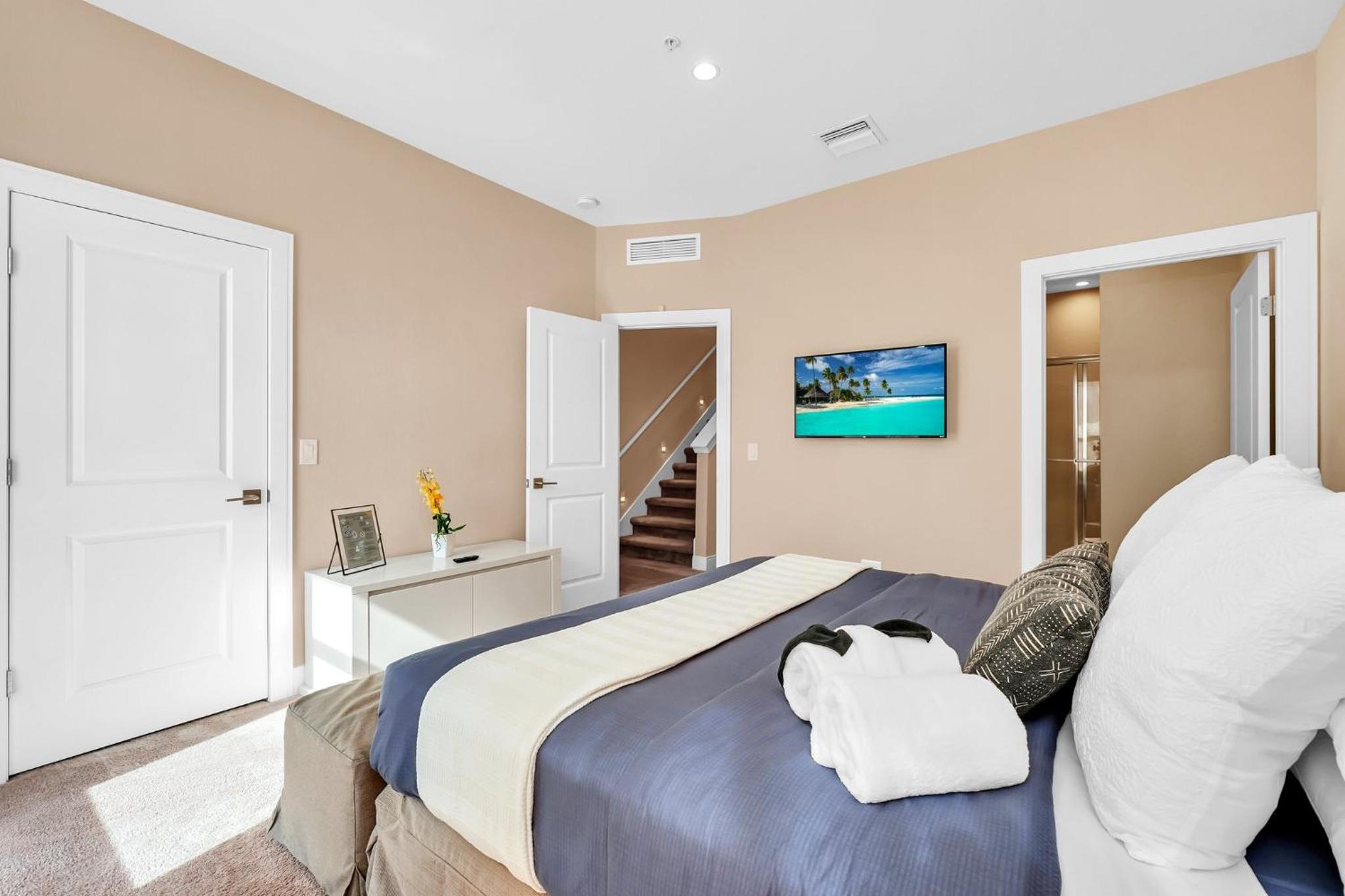 Luxury Villa Less Than A Mile From Disneyworld -Bonus Elevator-