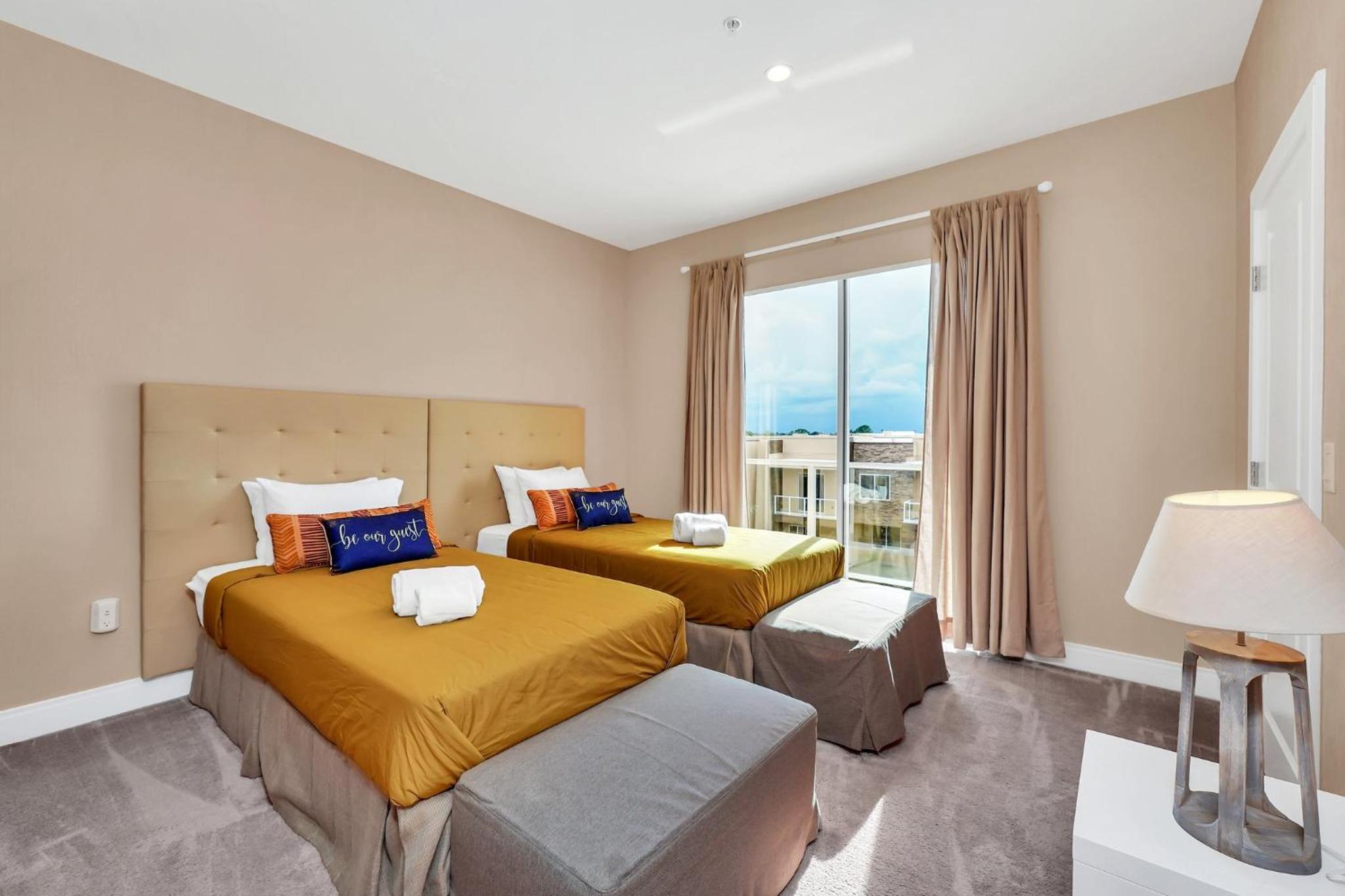Luxury Villa Less Than A Mile From Disneyworld -Bonus Elevator-
