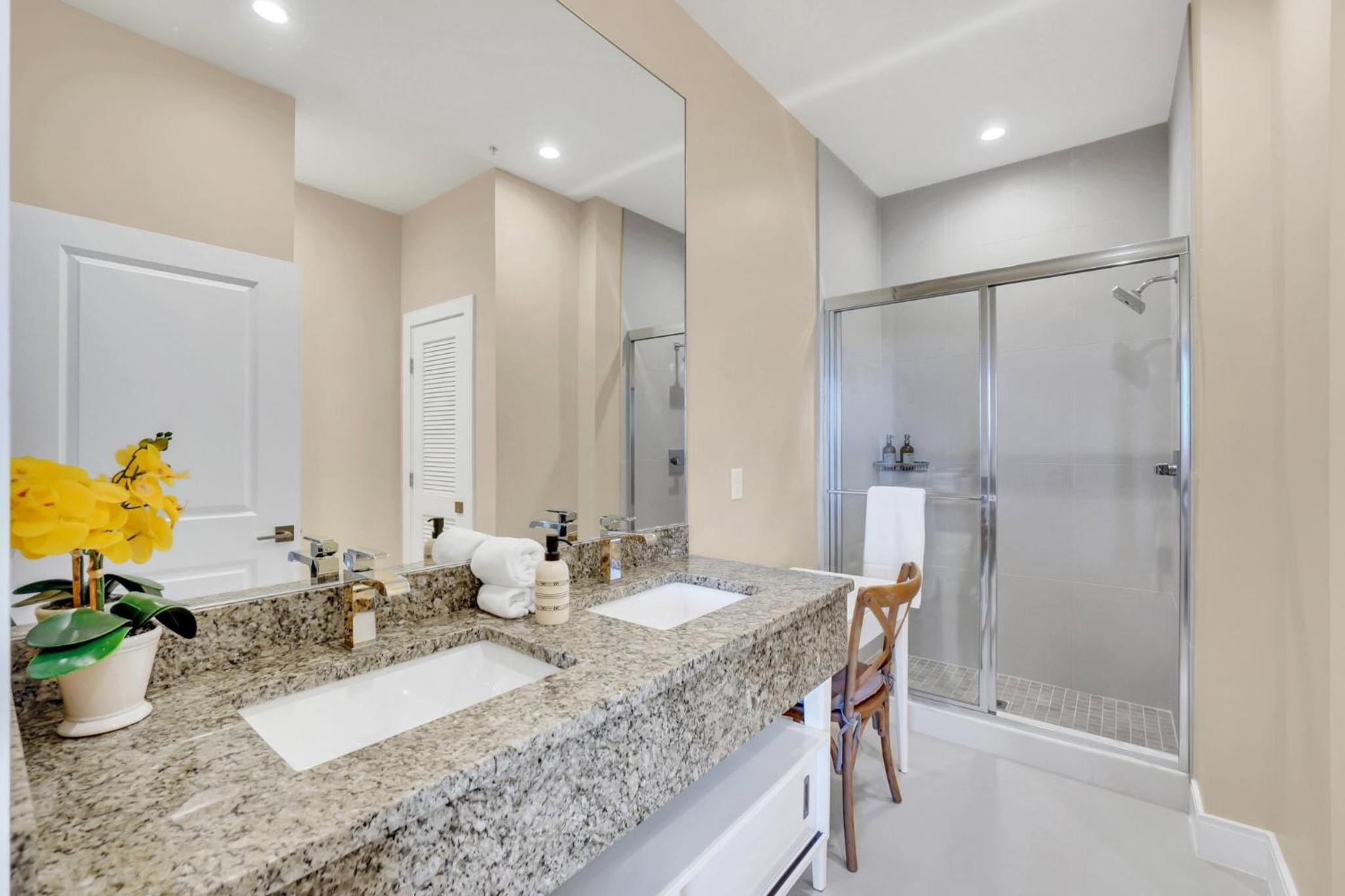Luxury Villa Less Than A Mile From Disneyworld -Bonus Elevator-