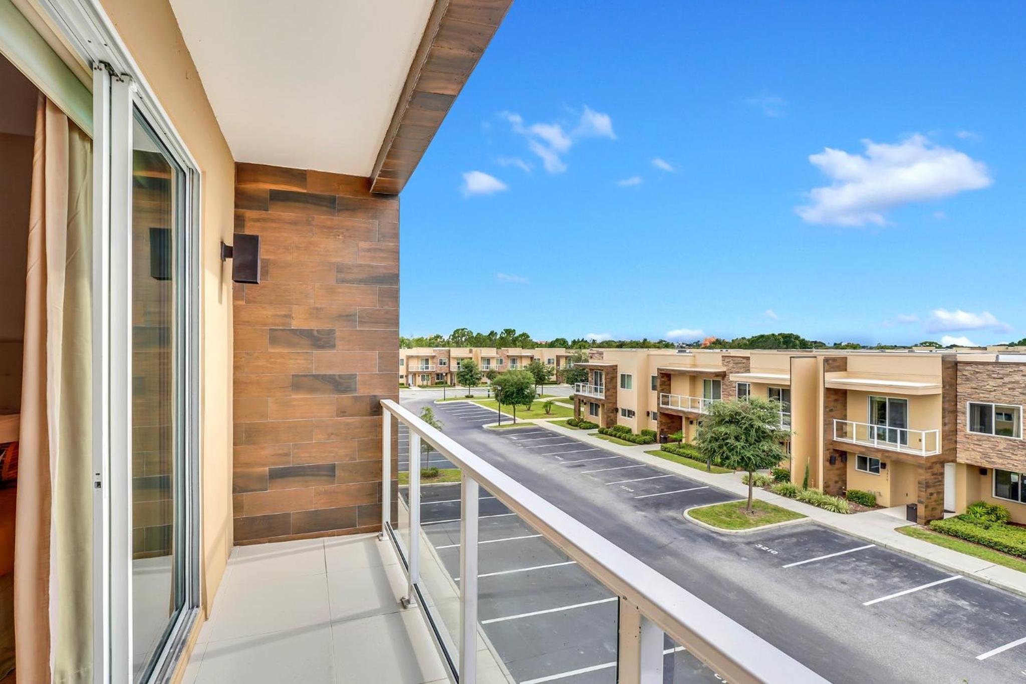Luxury Villa Less Than A Mile From Disneyworld -Bonus Elevator-
