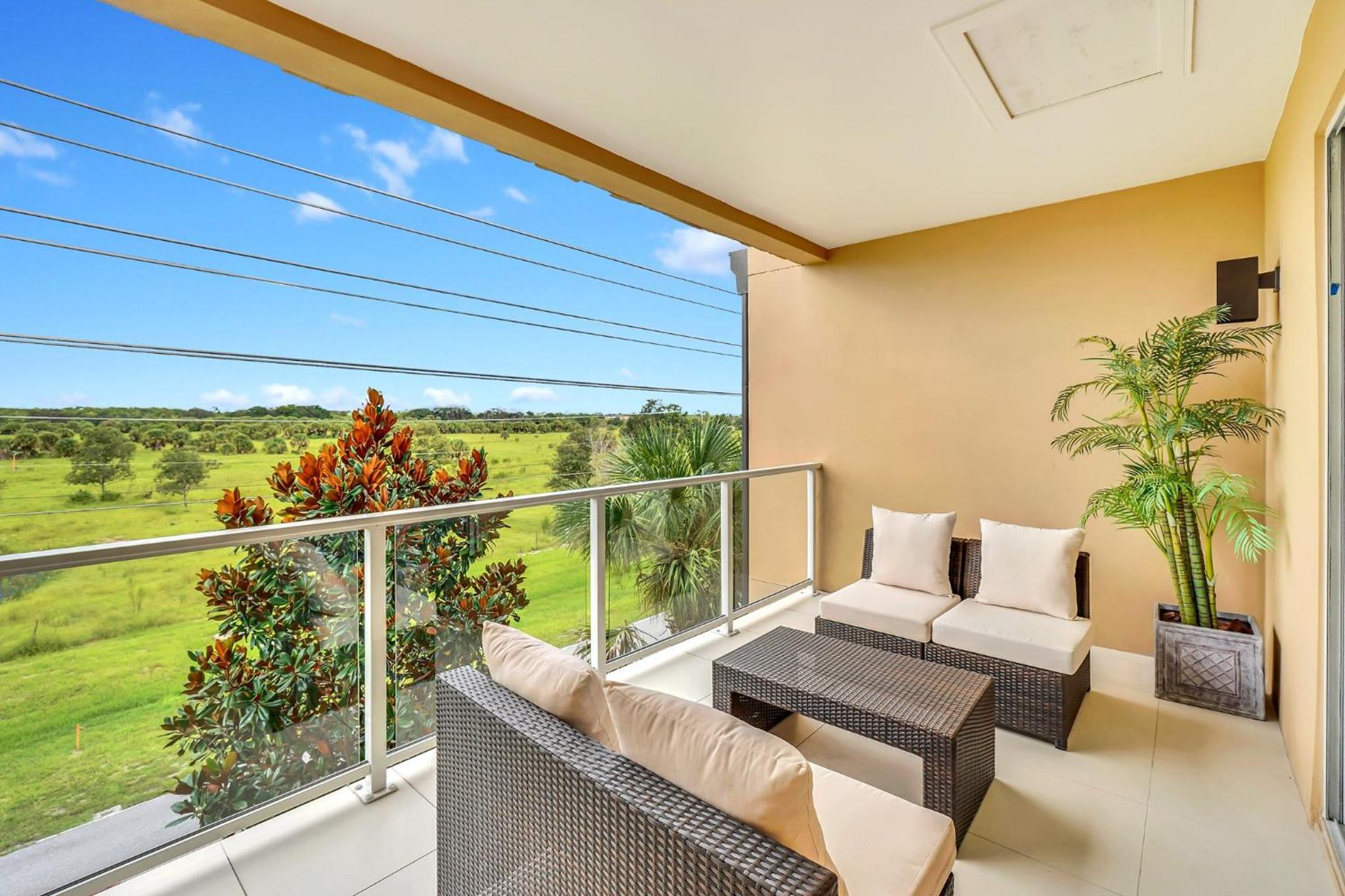 Luxury Villa Less Than A Mile From Disneyworld -Bonus Elevator-