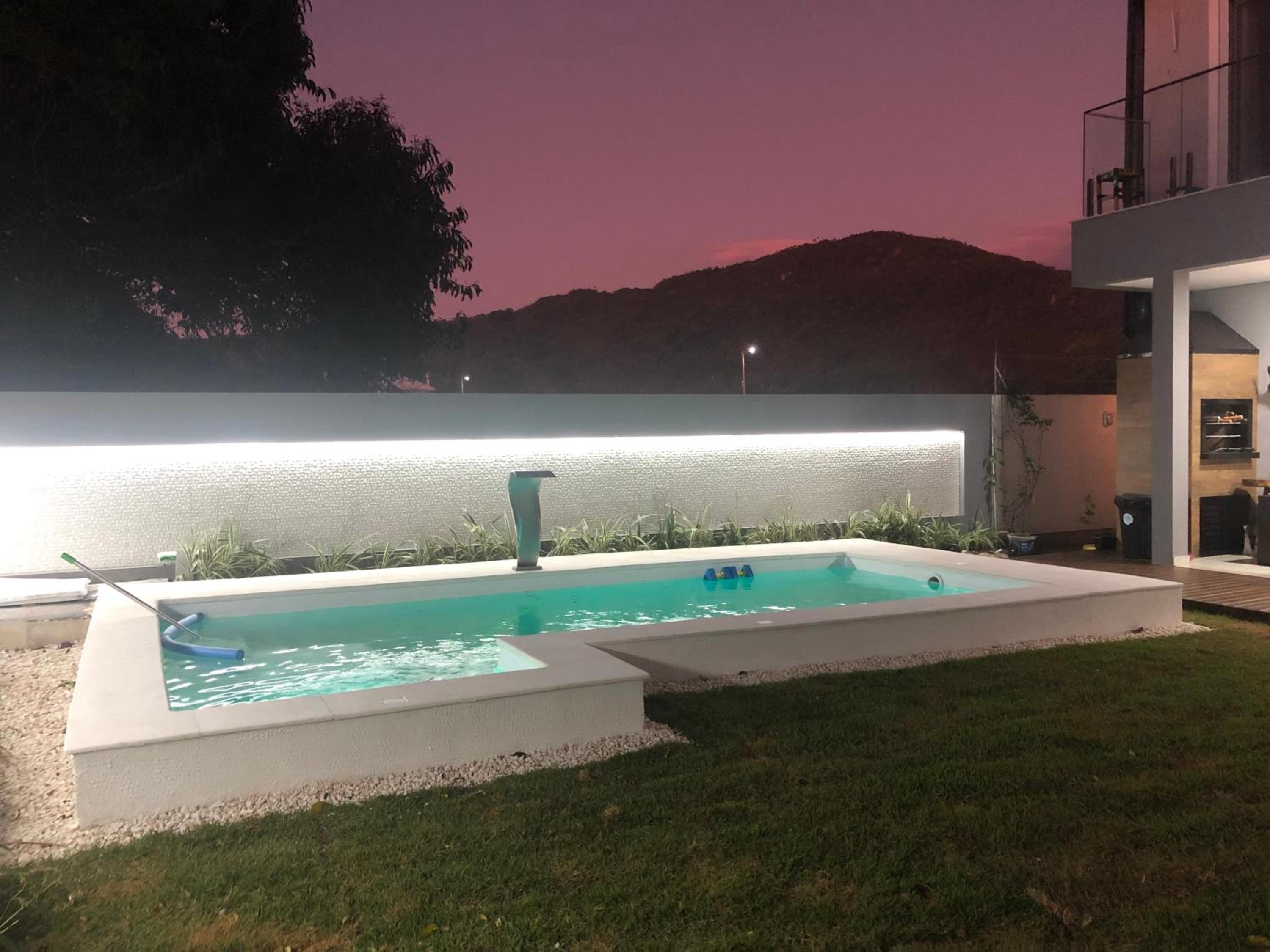 Casa Luxo com piscina a 500 metros da praia