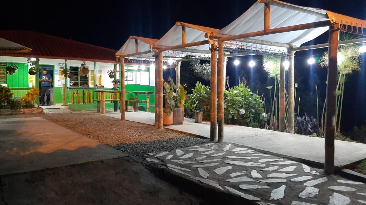 Hostal y Camping Los Girasoles